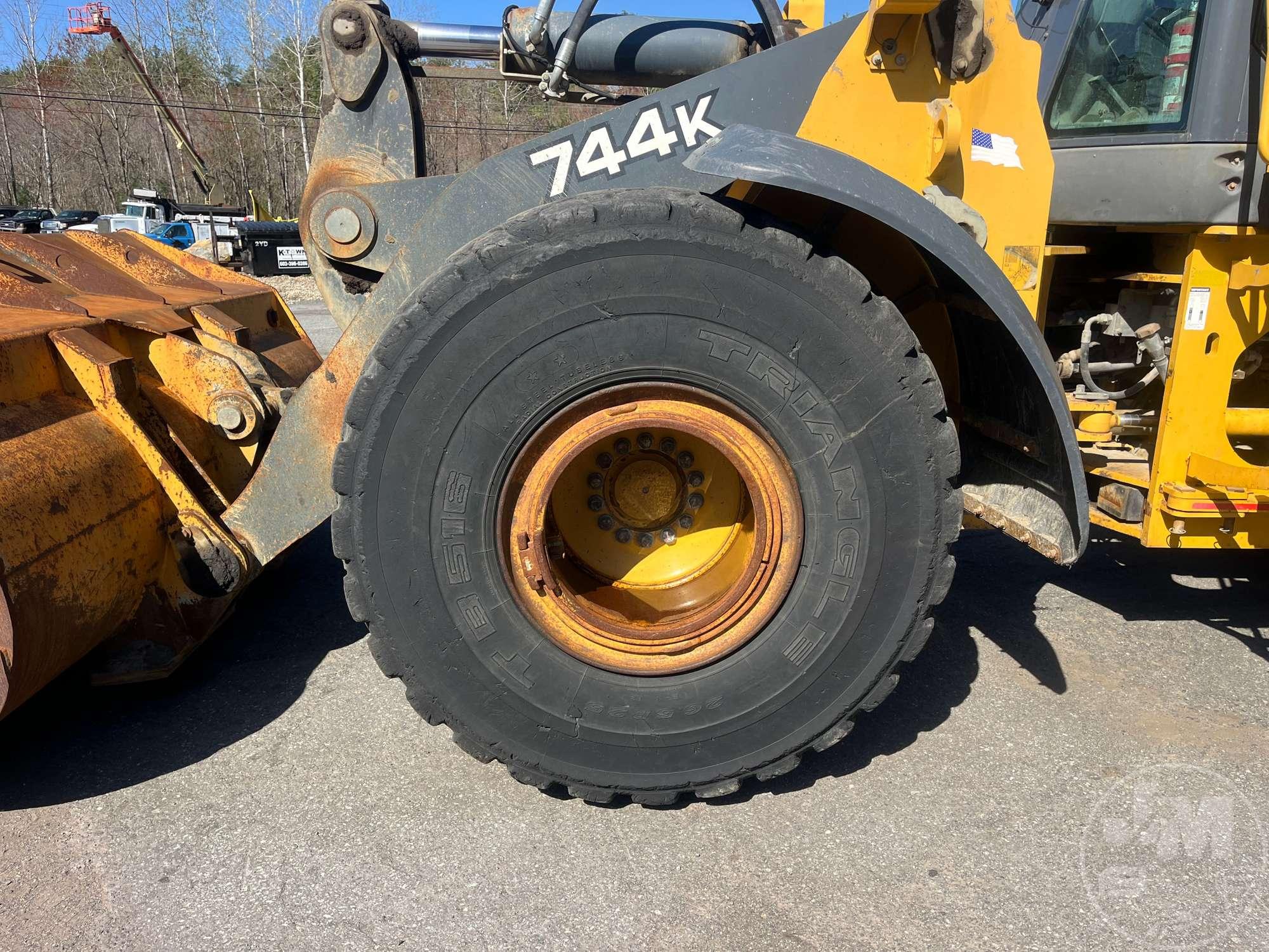 2010 DEERE 744K WHEEL LOADER SN: 628769