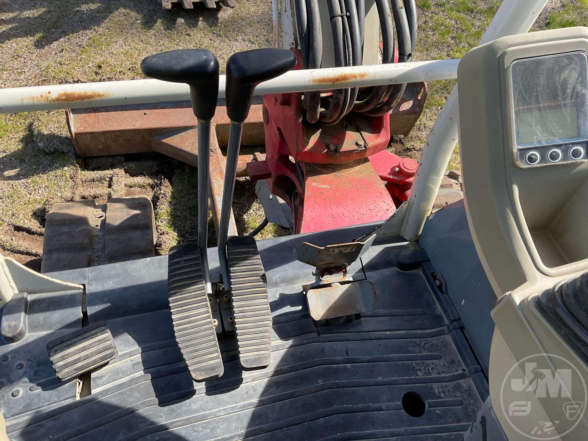 2015 TAKEUCHI TB240 MINI EXCAVATOR SN: 124000552