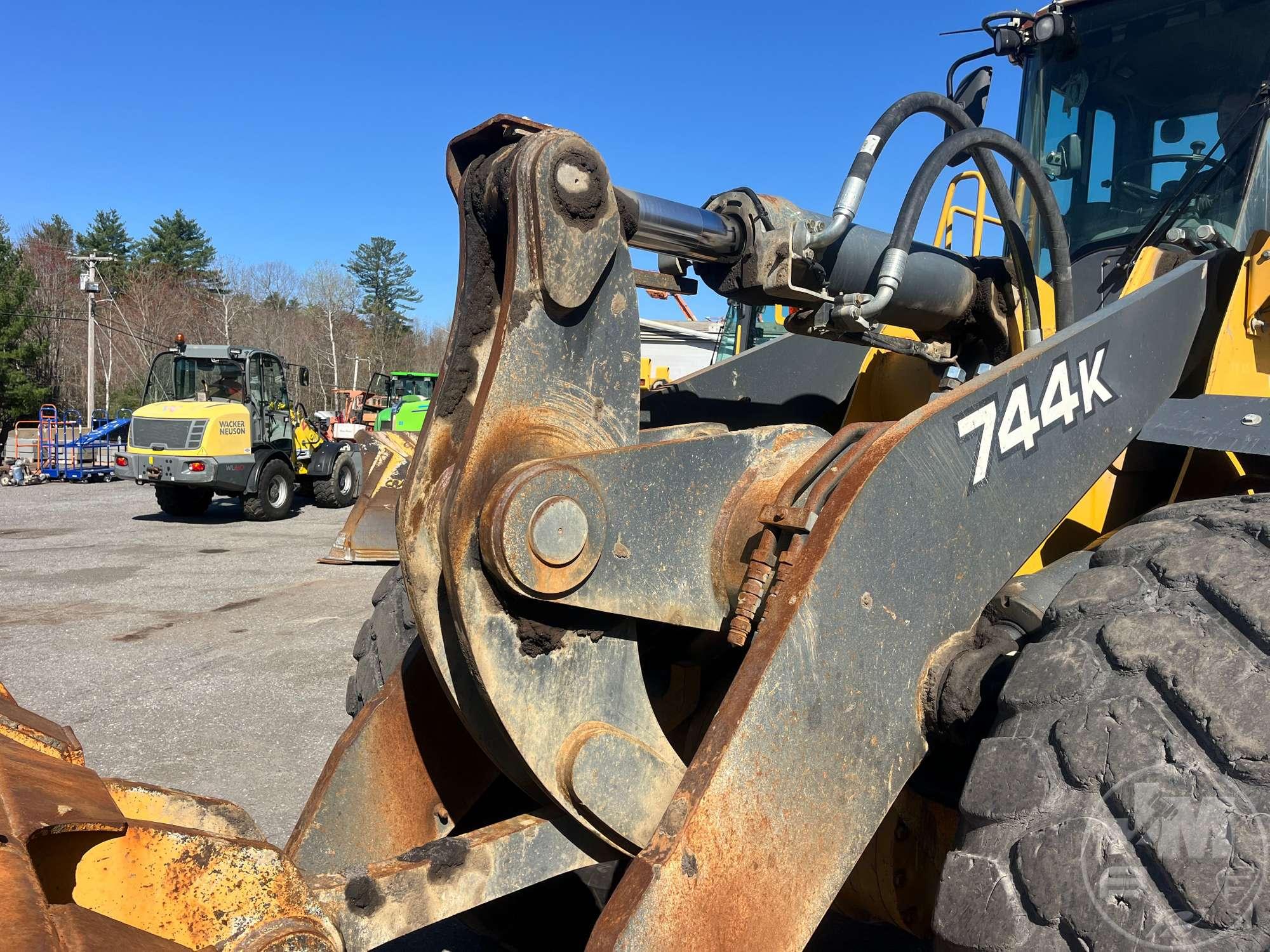 2010 DEERE 744K WHEEL LOADER SN: 628769