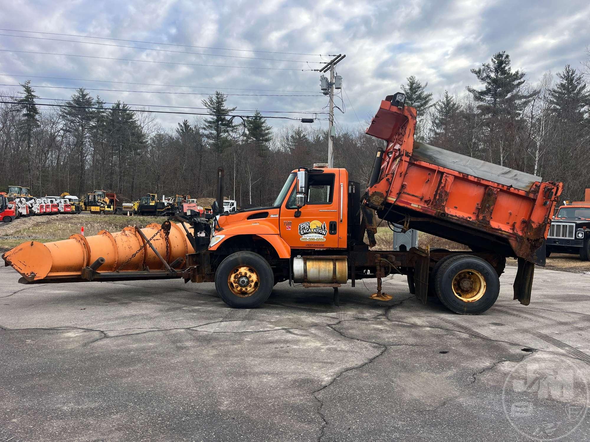 2006 INTERNATIONAL 7500 4X2 SINGLE AXLE DUMP TRUCK VIN: 1HTWLAZRX6J344725