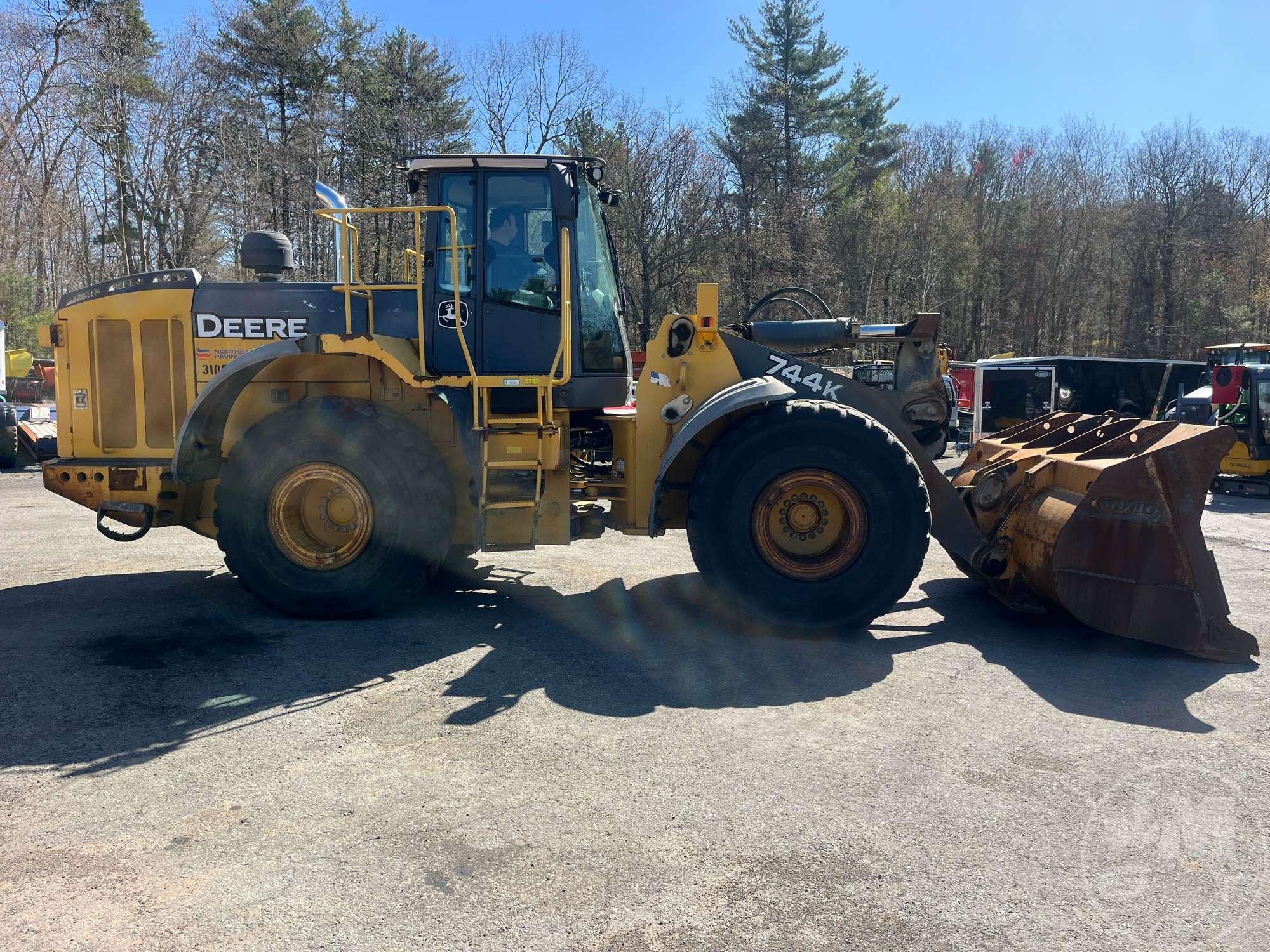 2010 DEERE 744K WHEEL LOADER SN: 628769