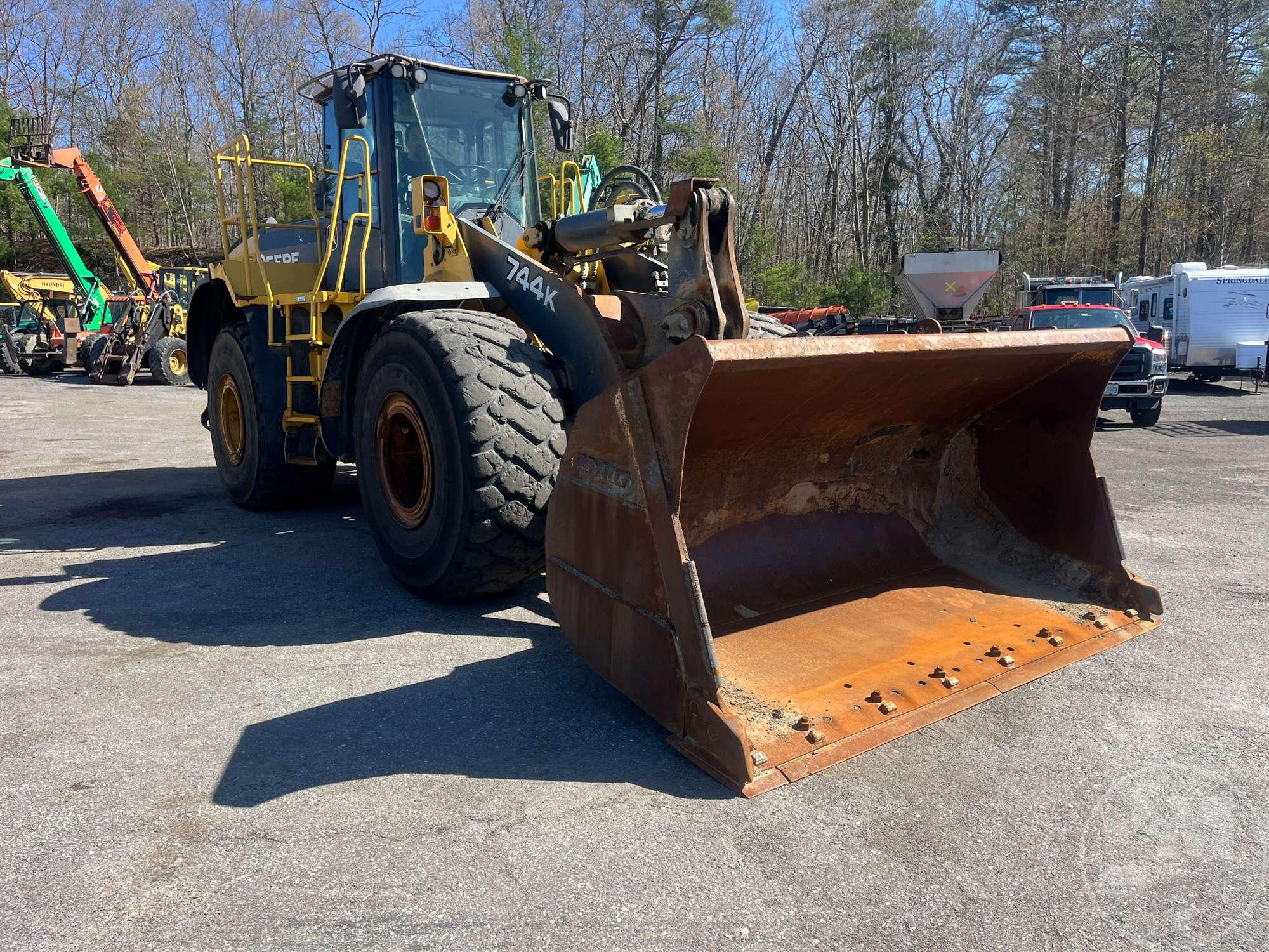 2010 DEERE 744K WHEEL LOADER SN: 628769