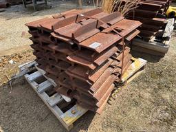 KOMATSU  PC200, 210, 220, 240 27.5 IN. SINGLE GROUSER PADS