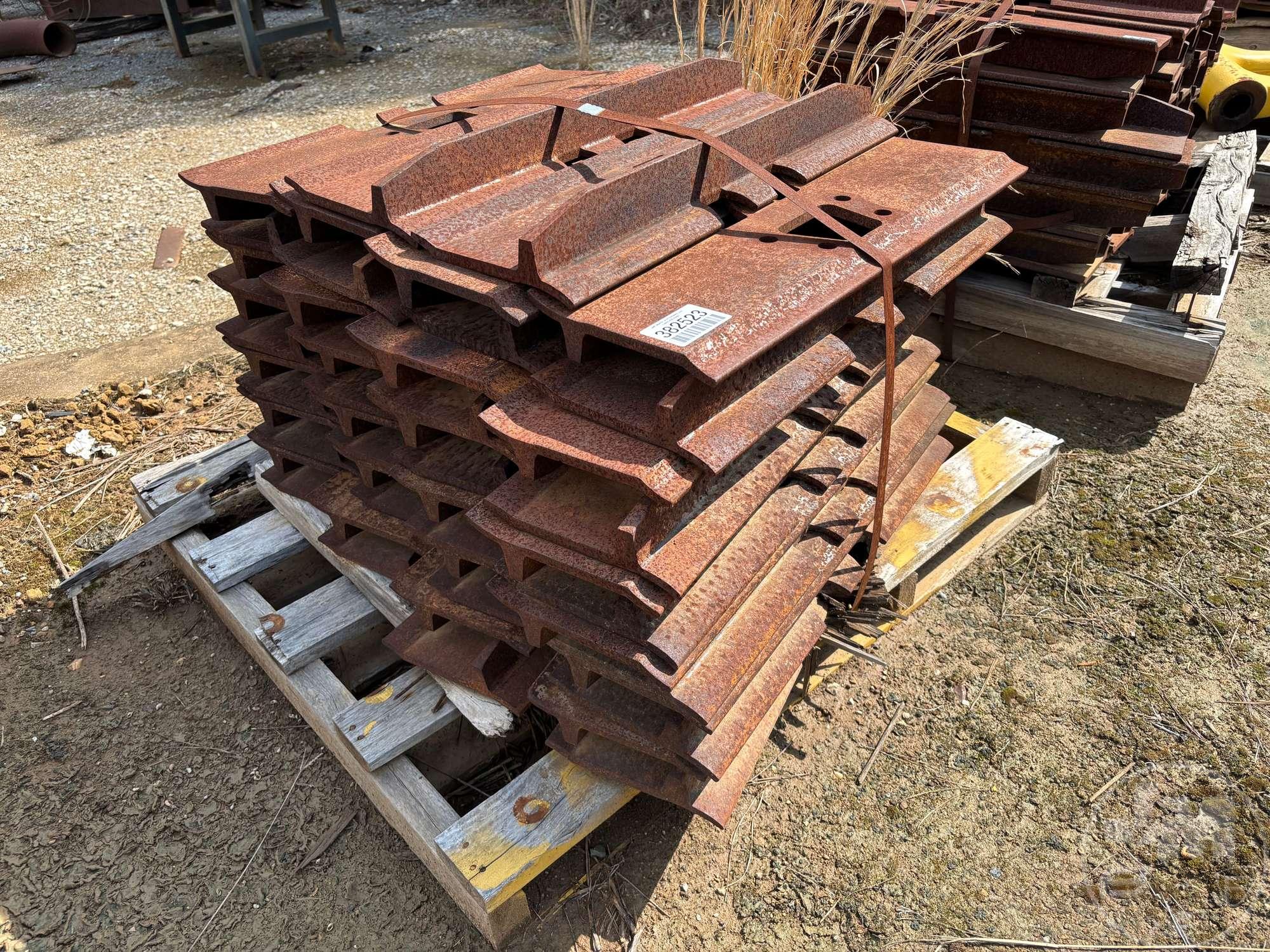 KOMATSU  PC200, 210, 220, 240 27.5 IN. SINGLE GROUSER PADS