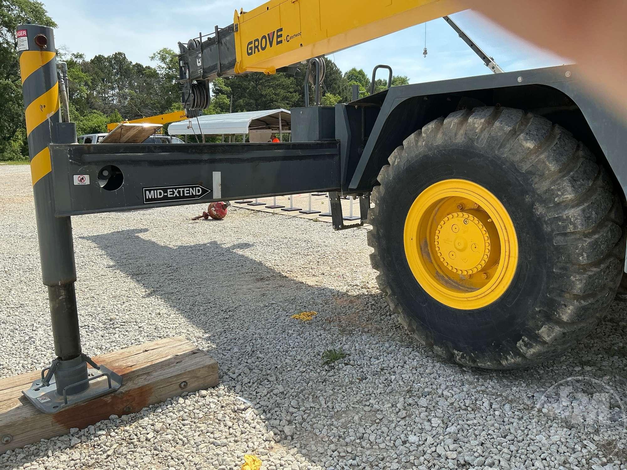 2016 GROVE 530E-2 ROUGH TERRAIN CRANE SN: 235748