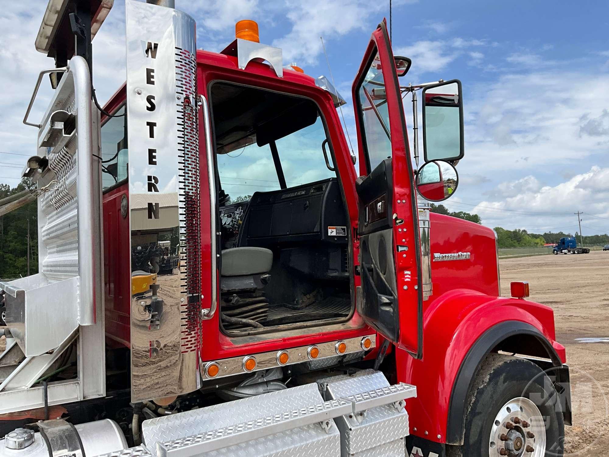 2018 WESTERN STAR 4900SF TRI AXLE DAY CAB TRUCK TRACTOR VIN: 5KJNAED10JPJR3801