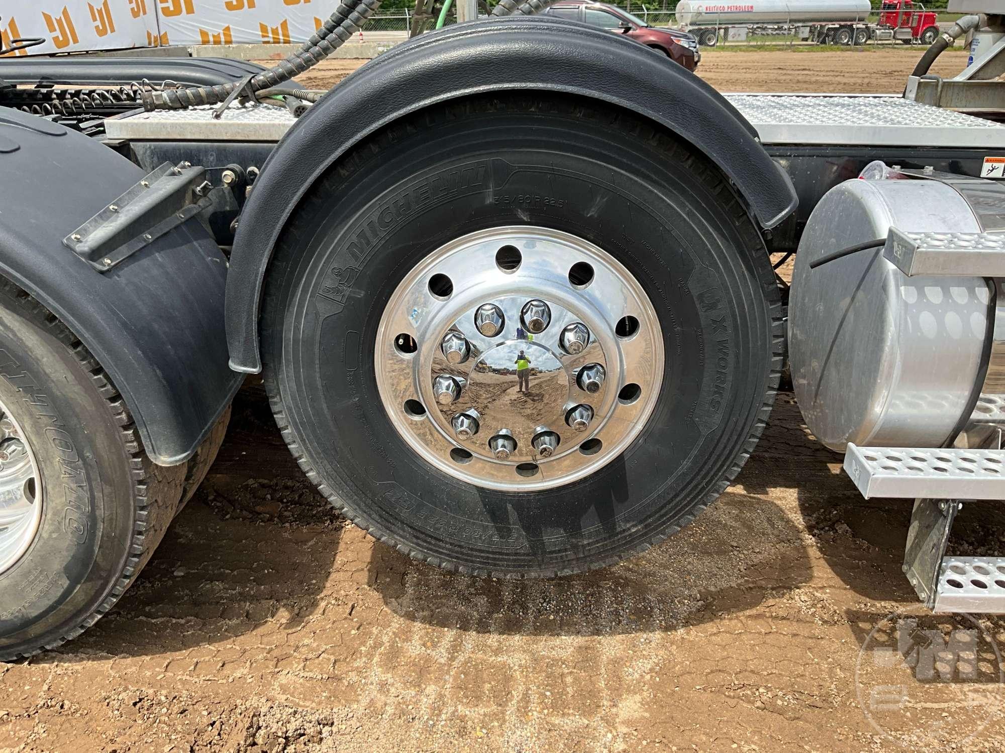 2018 WESTERN STAR 4900SF TRI AXLE DAY CAB TRUCK TRACTOR VIN: 5KJNAED10JPJR3801
