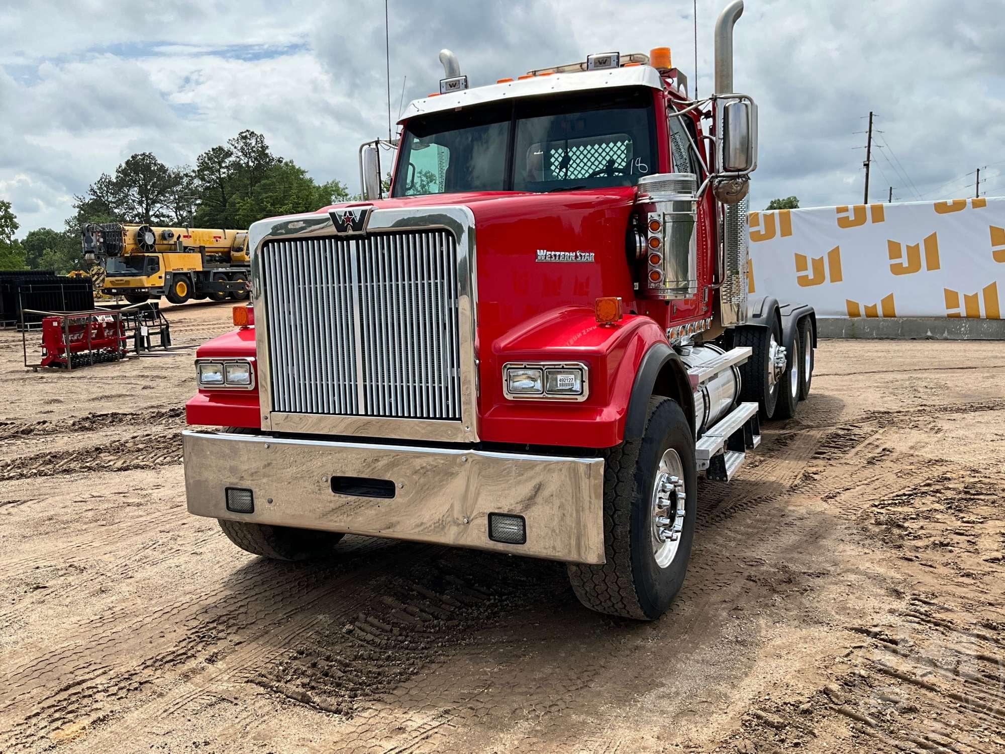 2018 WESTERN STAR 4900SF TRI AXLE DAY CAB TRUCK TRACTOR VIN: 5KJNAED10JPJR3801