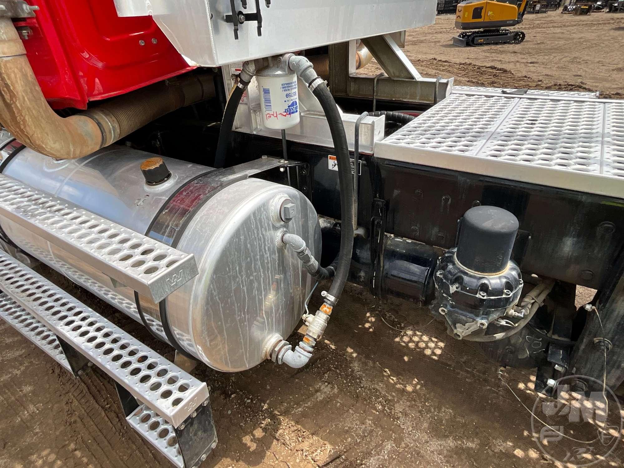2018 WESTERN STAR 4900SF TRI AXLE DAY CAB TRUCK TRACTOR VIN: 5KJNAED10JPJR3801