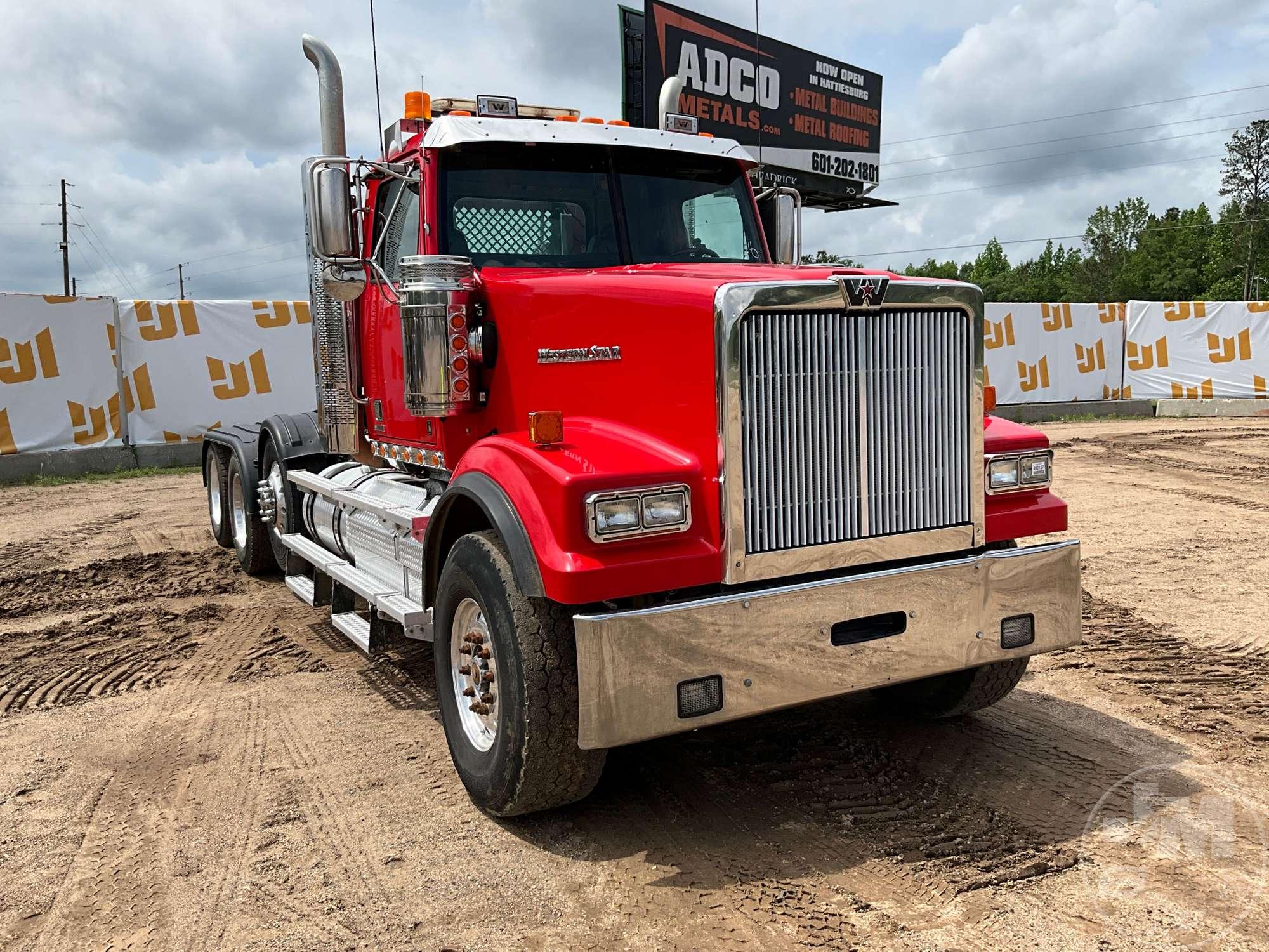2018 WESTERN STAR 4900SF TRI AXLE DAY CAB TRUCK TRACTOR VIN: 5KJNAED10JPJR3801