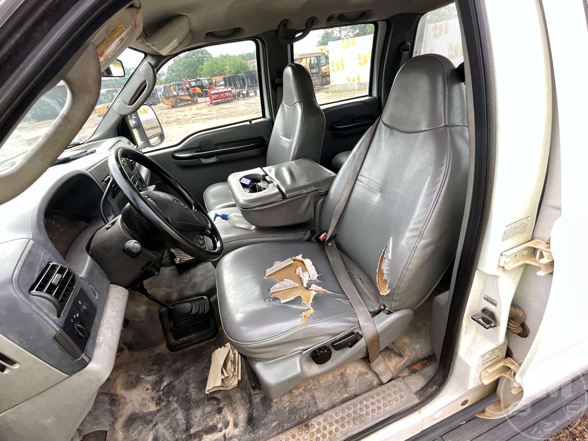 2007 FORD F-350 XL SUPER DUTY XL REGULAR CAB 4X4 PICKUP VIN: 1FTWW31P67EB11607