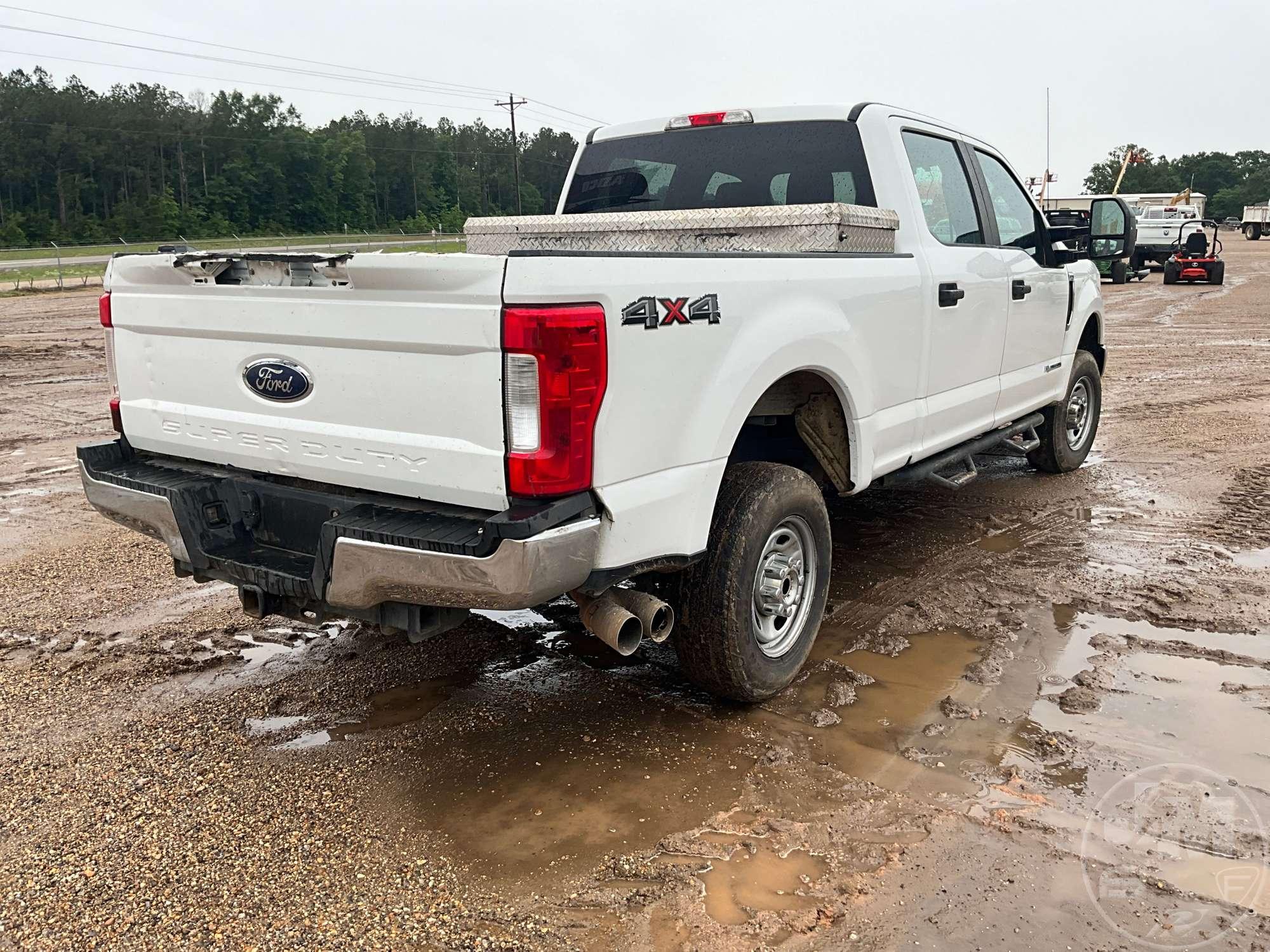 2018 FORD F-250 CREW CAB 4X4 PICKUP VIN: 1FT7W2BT4JEB04527