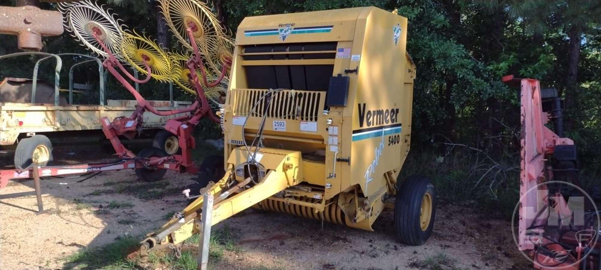 5400RB VERMEER ROUND BALER SN: 1VRV111D041003362