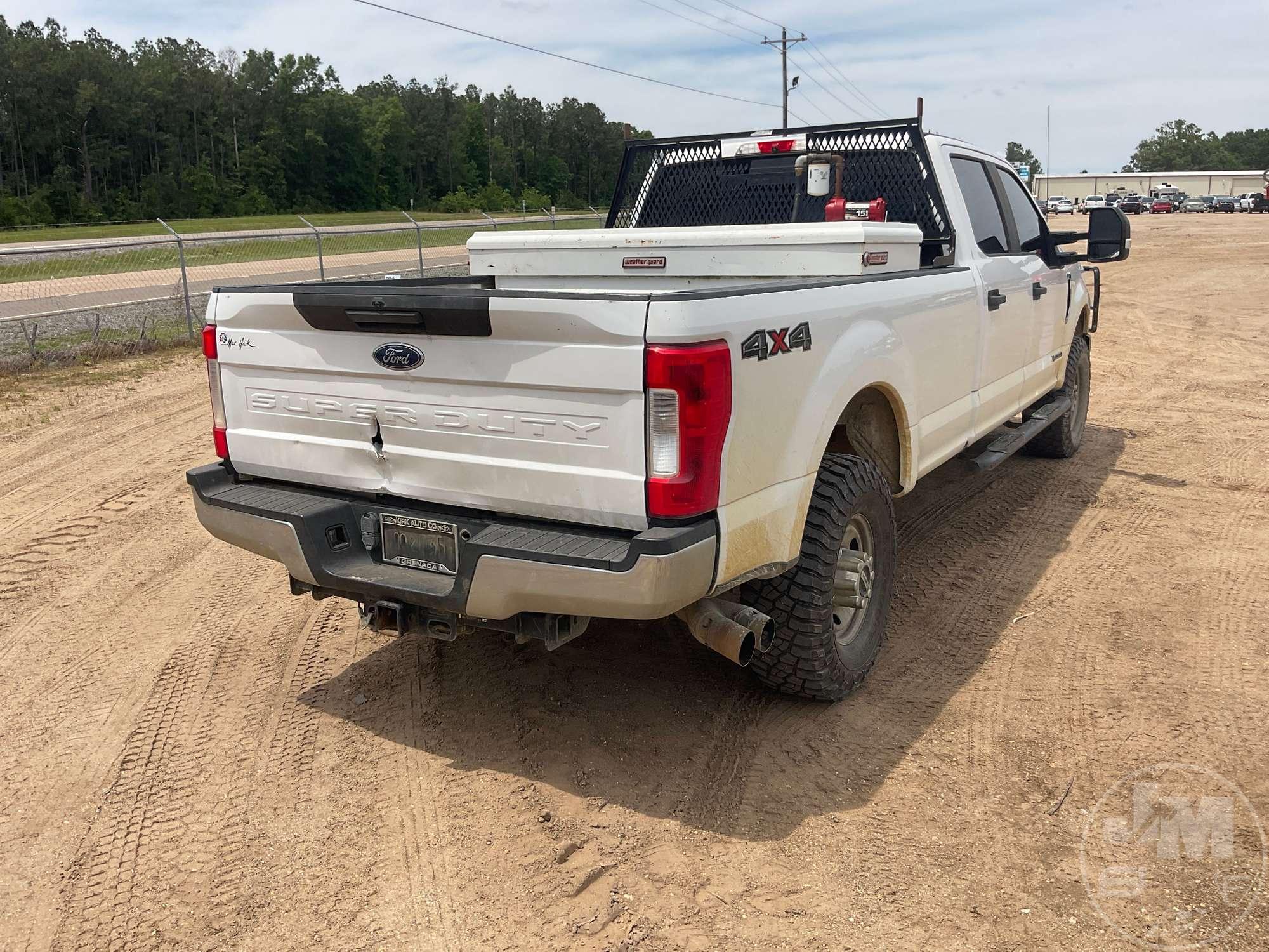 2017 FORD F-350 XL CREW CAB 4X4 PICKUP VIN: 1FT8W3BT5HEE58612