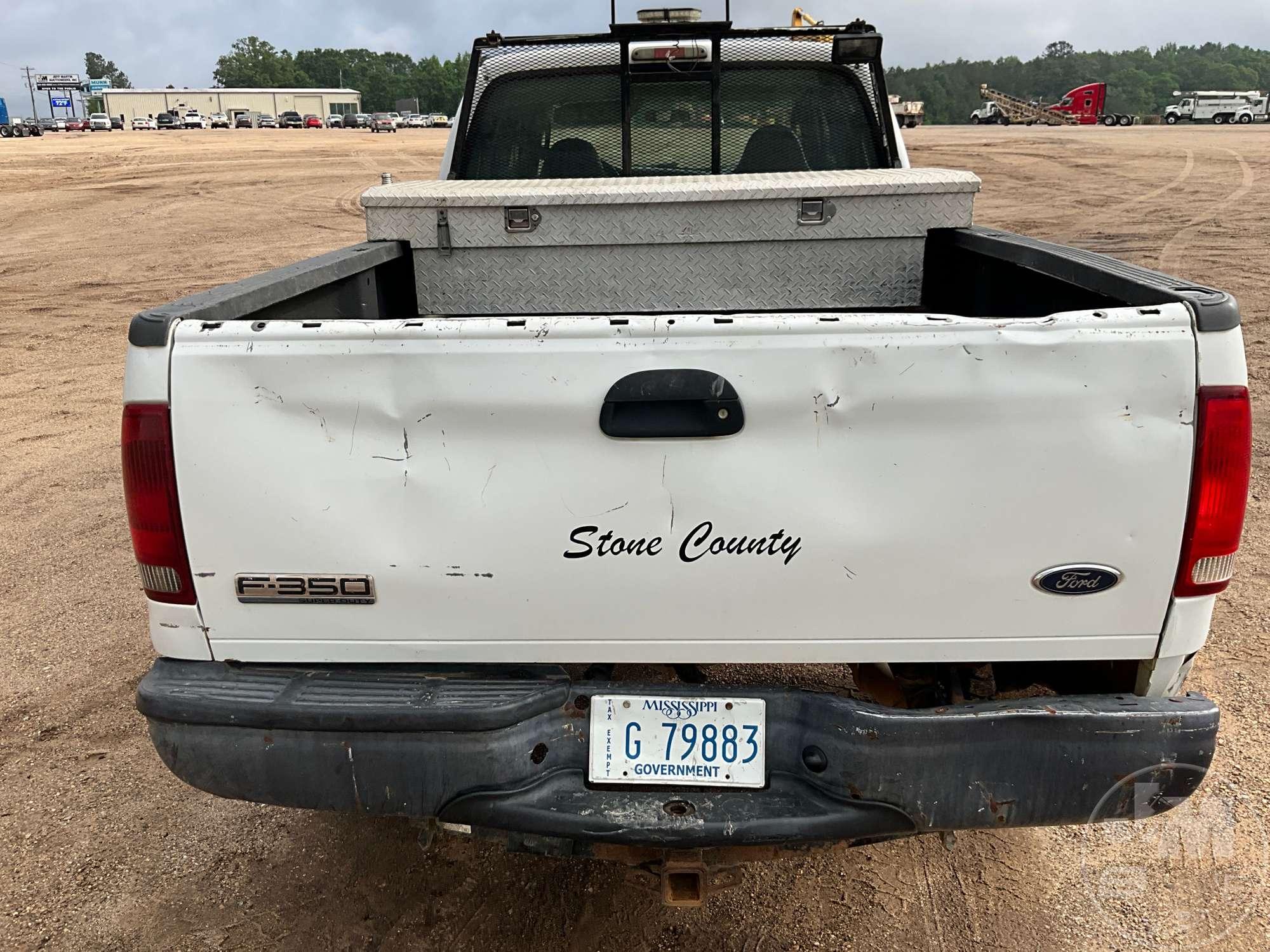 2007 FORD F-350 XL SUPER DUTY XL REGULAR CAB 4X4 PICKUP VIN: 1FTWW31P67EB11607