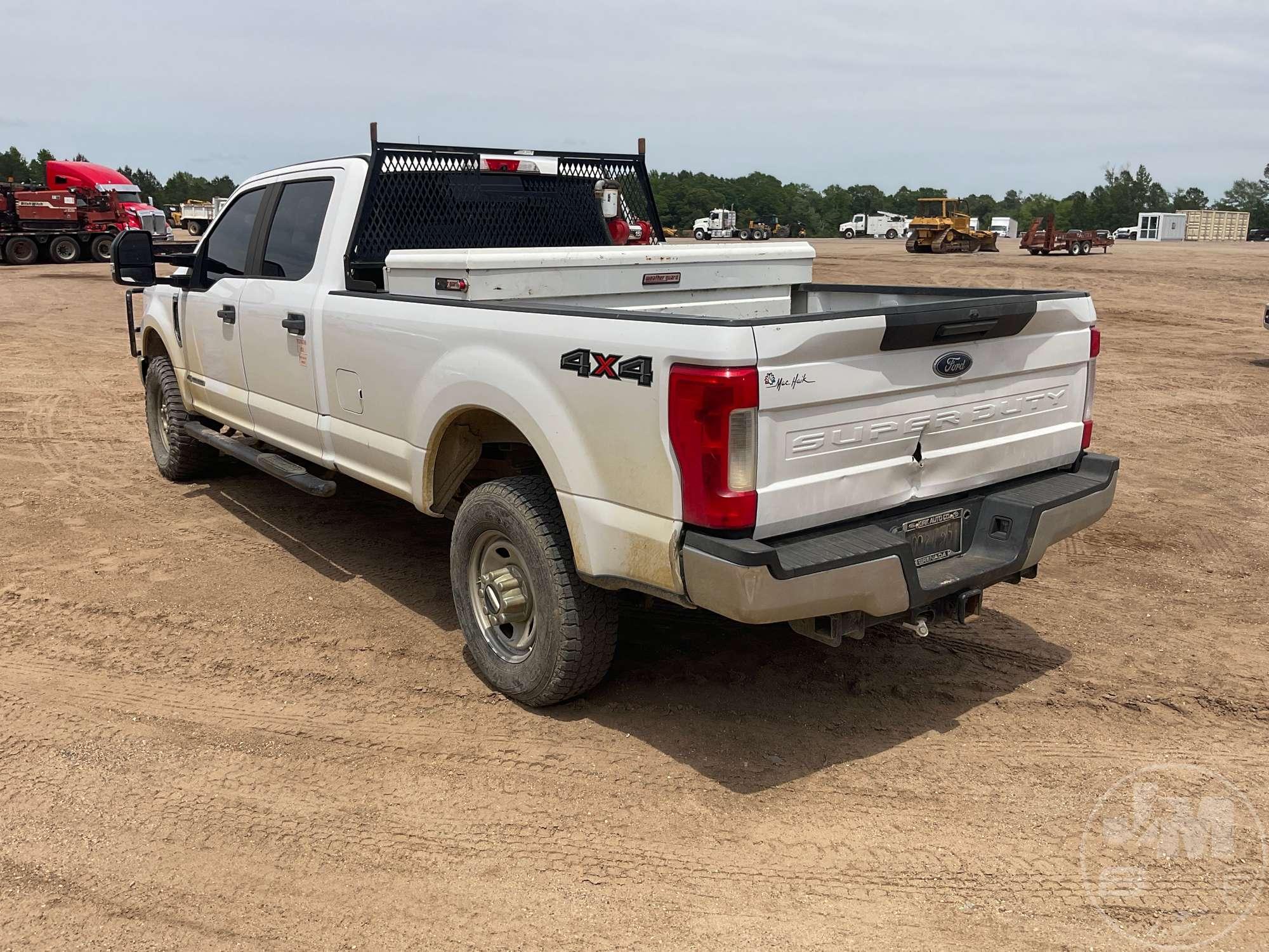 2017 FORD F-350 XL CREW CAB 4X4 PICKUP VIN: 1FT8W3BT5HEE58612
