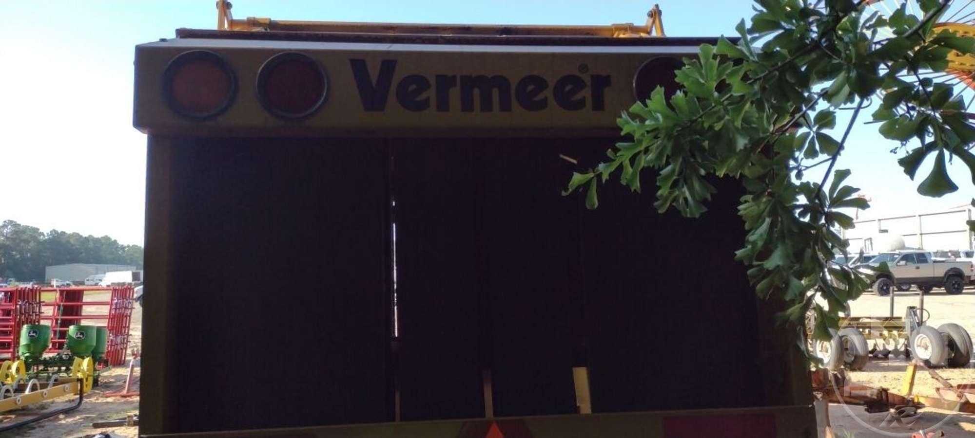 5400RB VERMEER ROUND BALER SN: 1VRV111D041003362