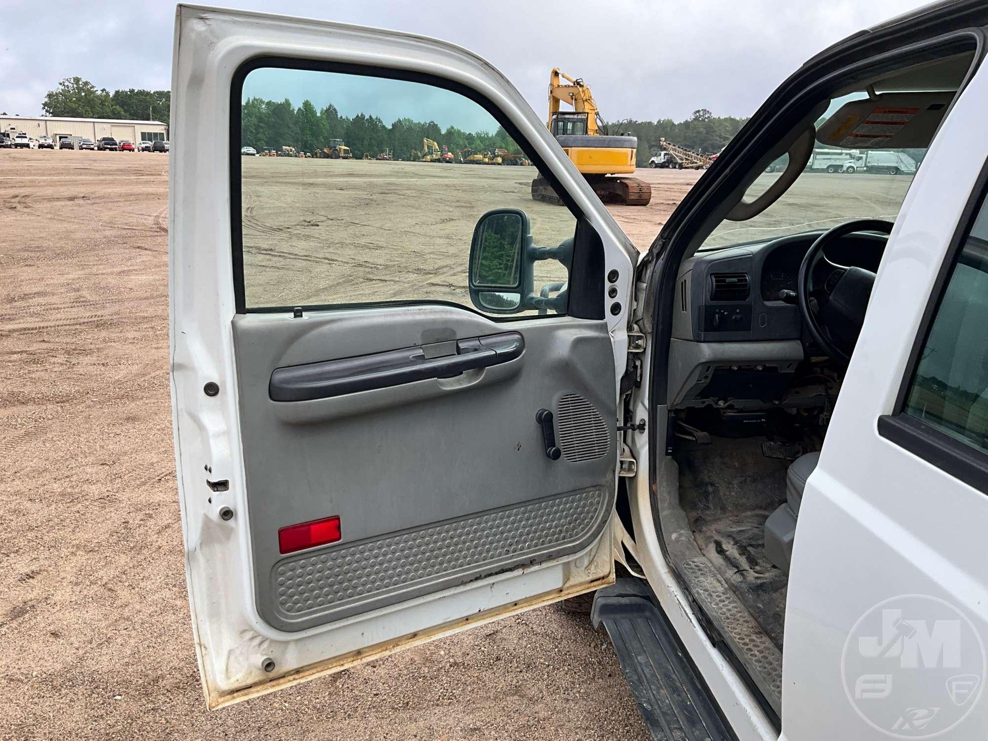 2007 FORD F-350 XL SUPER DUTY XL REGULAR CAB 4X4 PICKUP VIN: 1FTWW31P67EB11607