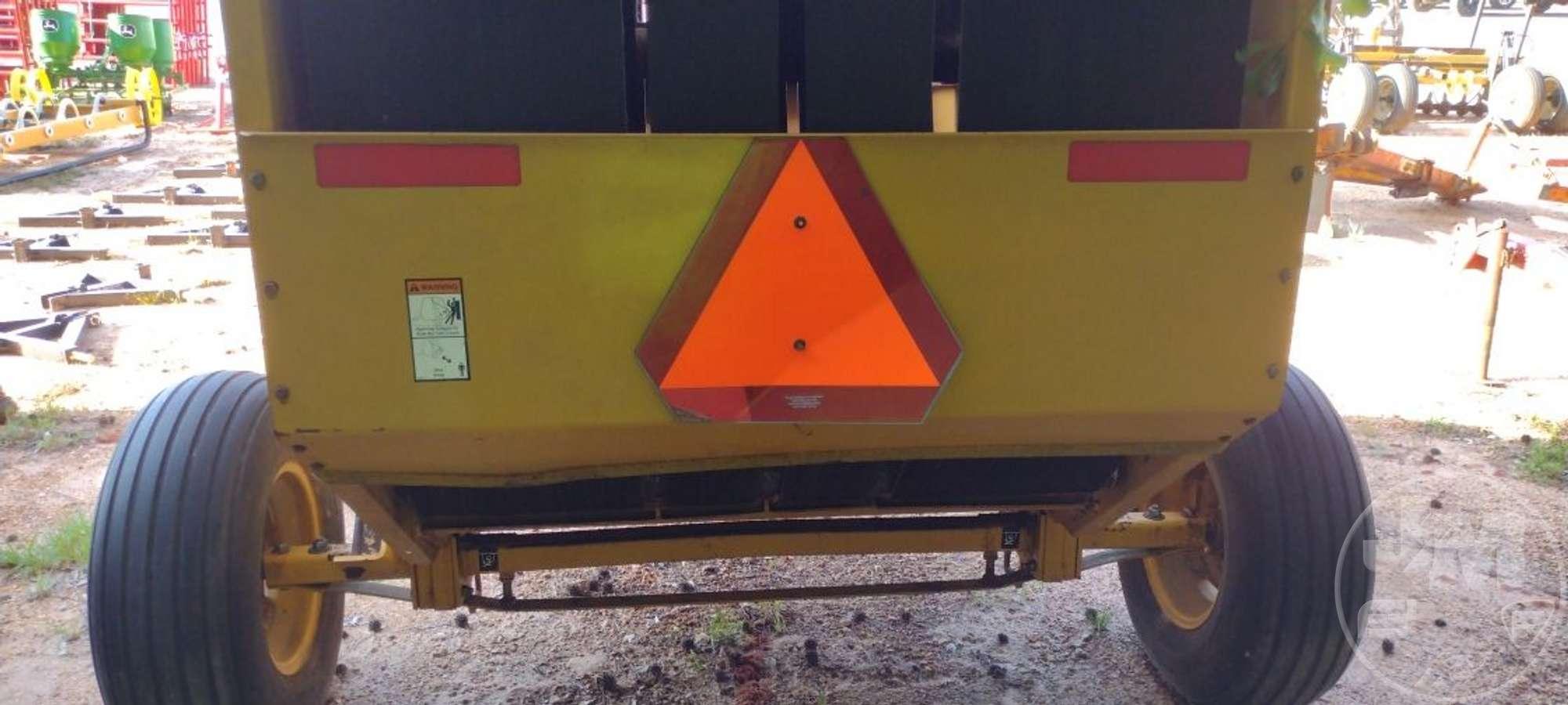 5400RB VERMEER ROUND BALER SN: 1VRV111D041003362
