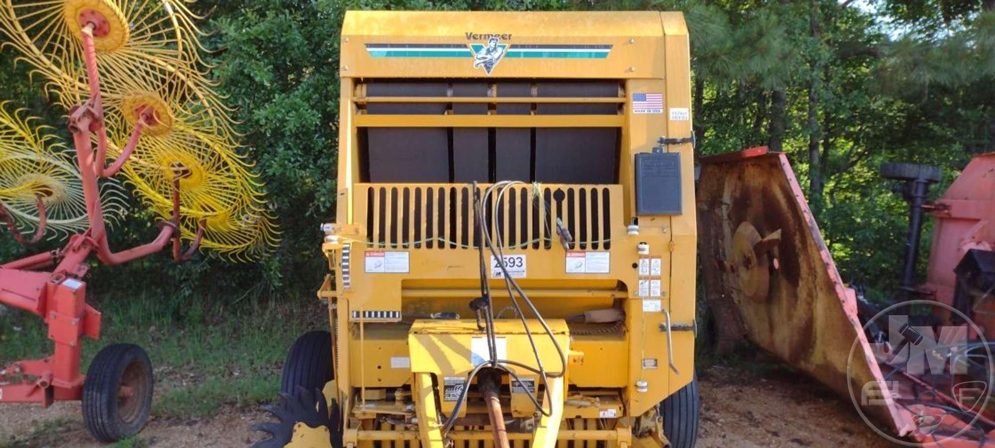 5400RB VERMEER ROUND BALER SN: 1VRV111D041003362