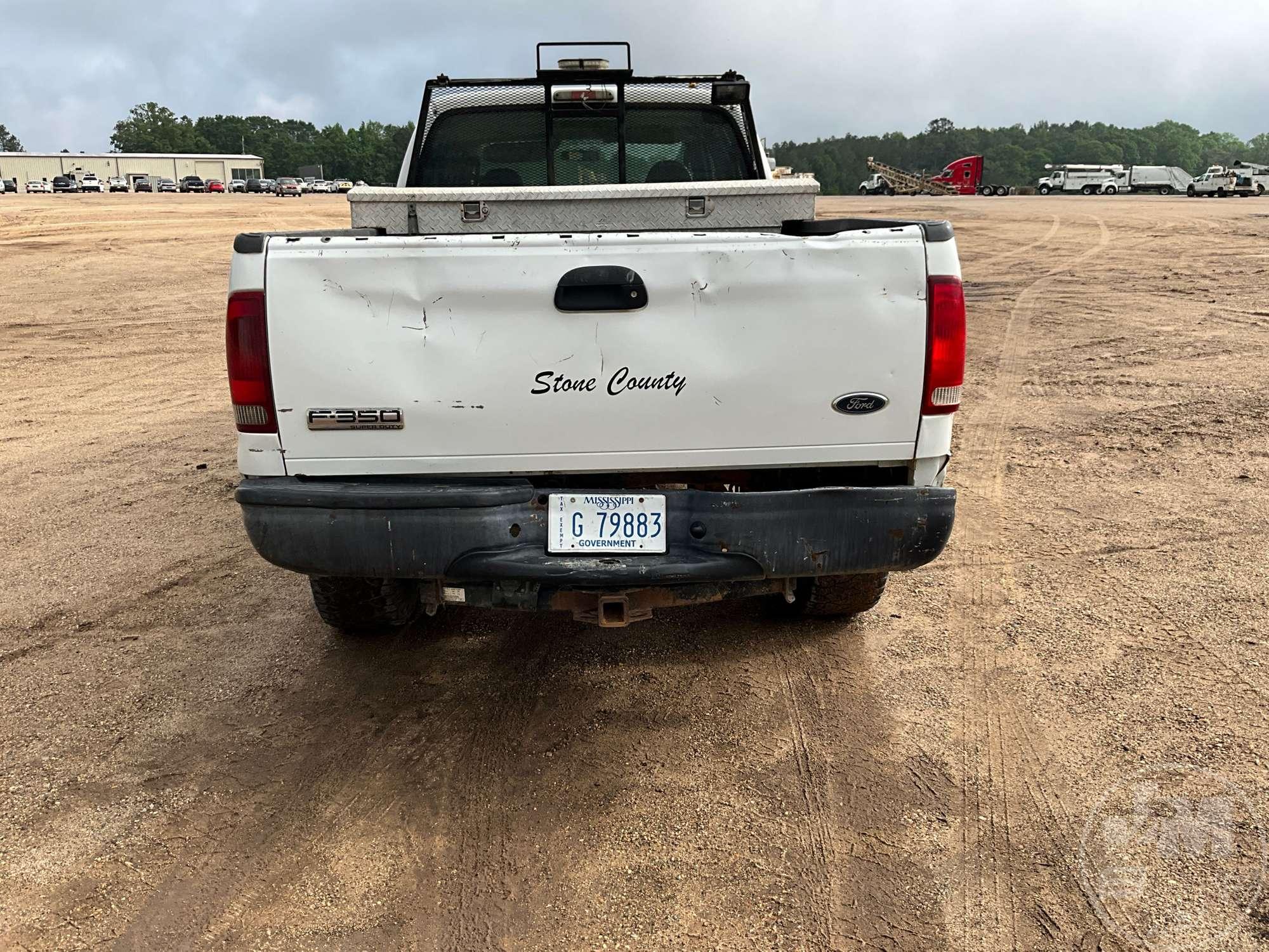 2007 FORD F-350 XL SUPER DUTY XL REGULAR CAB 4X4 PICKUP VIN: 1FTWW31P67EB11607