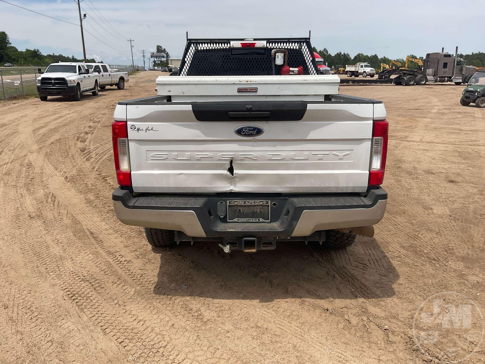 2017 FORD F-350 XL CREW CAB 4X4 PICKUP VIN: 1FT8W3BT5HEE58612