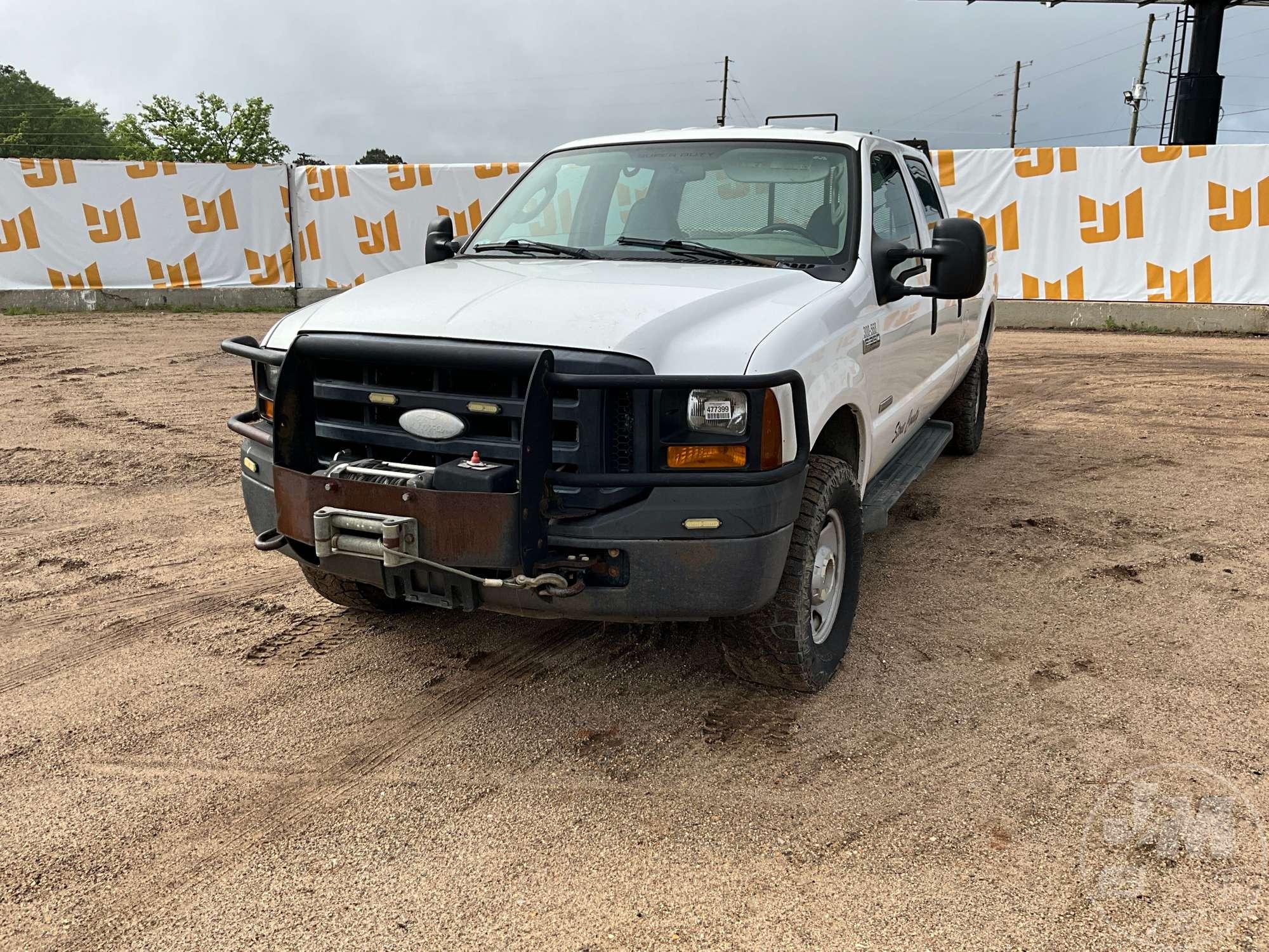 2007 FORD F-350 XL SUPER DUTY XL REGULAR CAB 4X4 PICKUP VIN: 1FTWW31P67EB11607