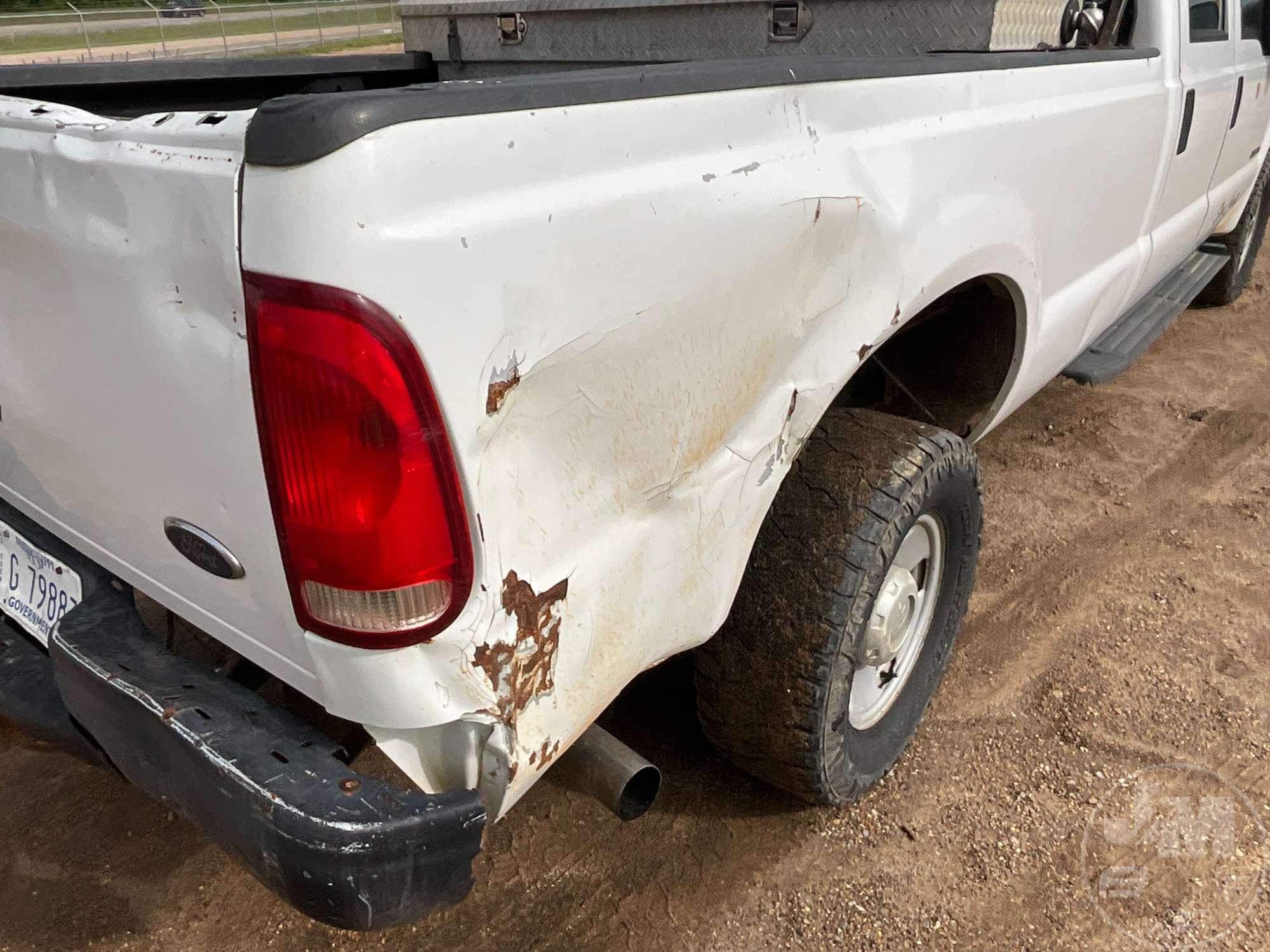 2007 FORD F-350 XL SUPER DUTY XL REGULAR CAB 4X4 PICKUP VIN: 1FTWW31P67EB11607
