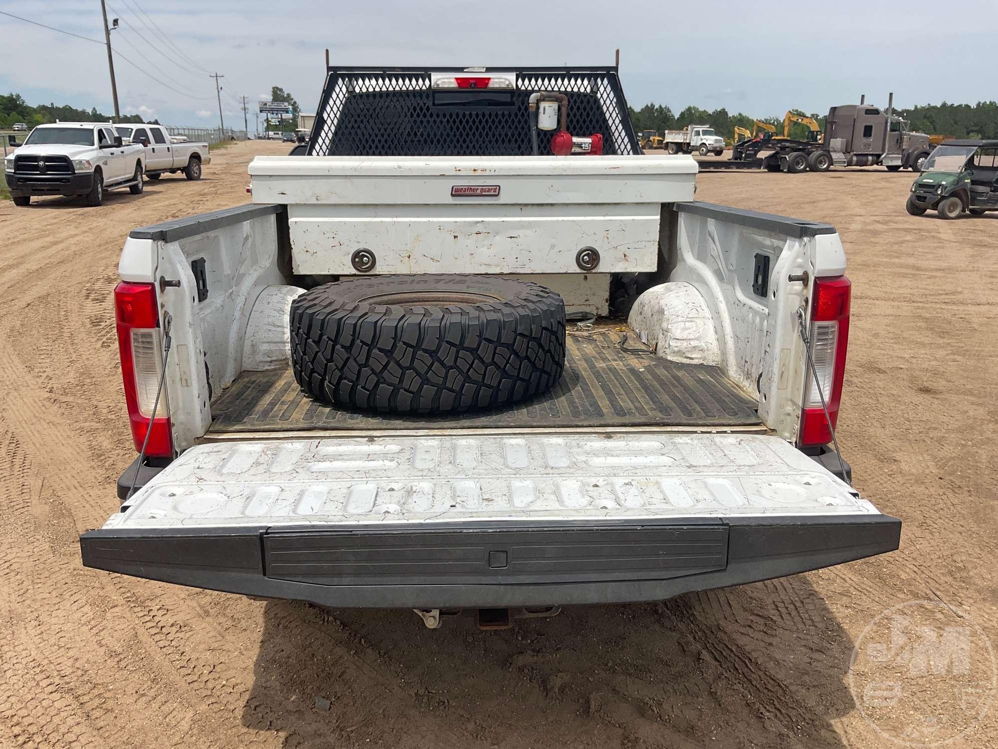 2017 FORD F-350 XL CREW CAB 4X4 PICKUP VIN: 1FT8W3BT5HEE58612