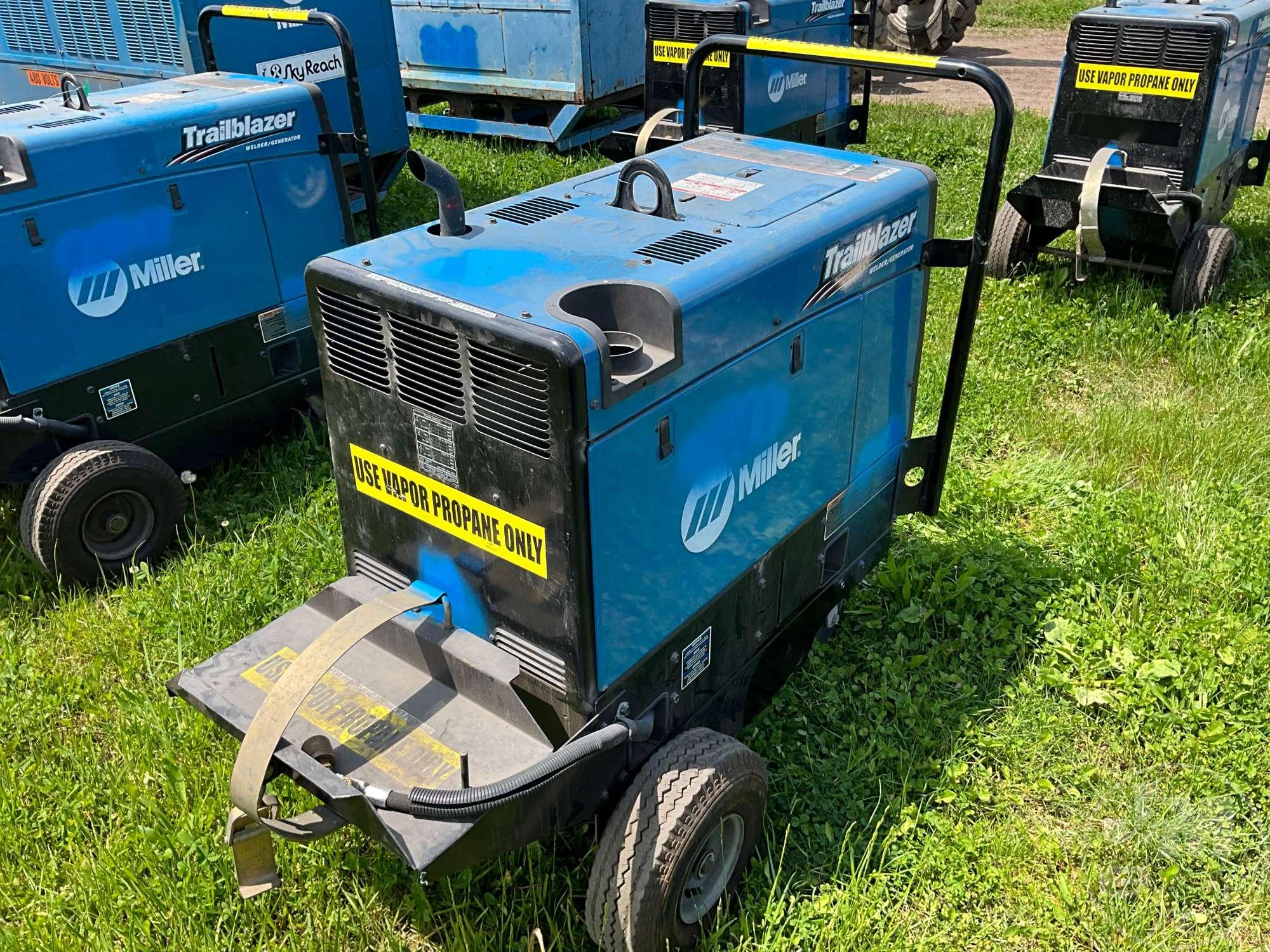 MILLER TRAILBLAZER 325 EFI WELDER/GENERATOR 325 AMP PORTABLE WELDER SN: MJ040907R