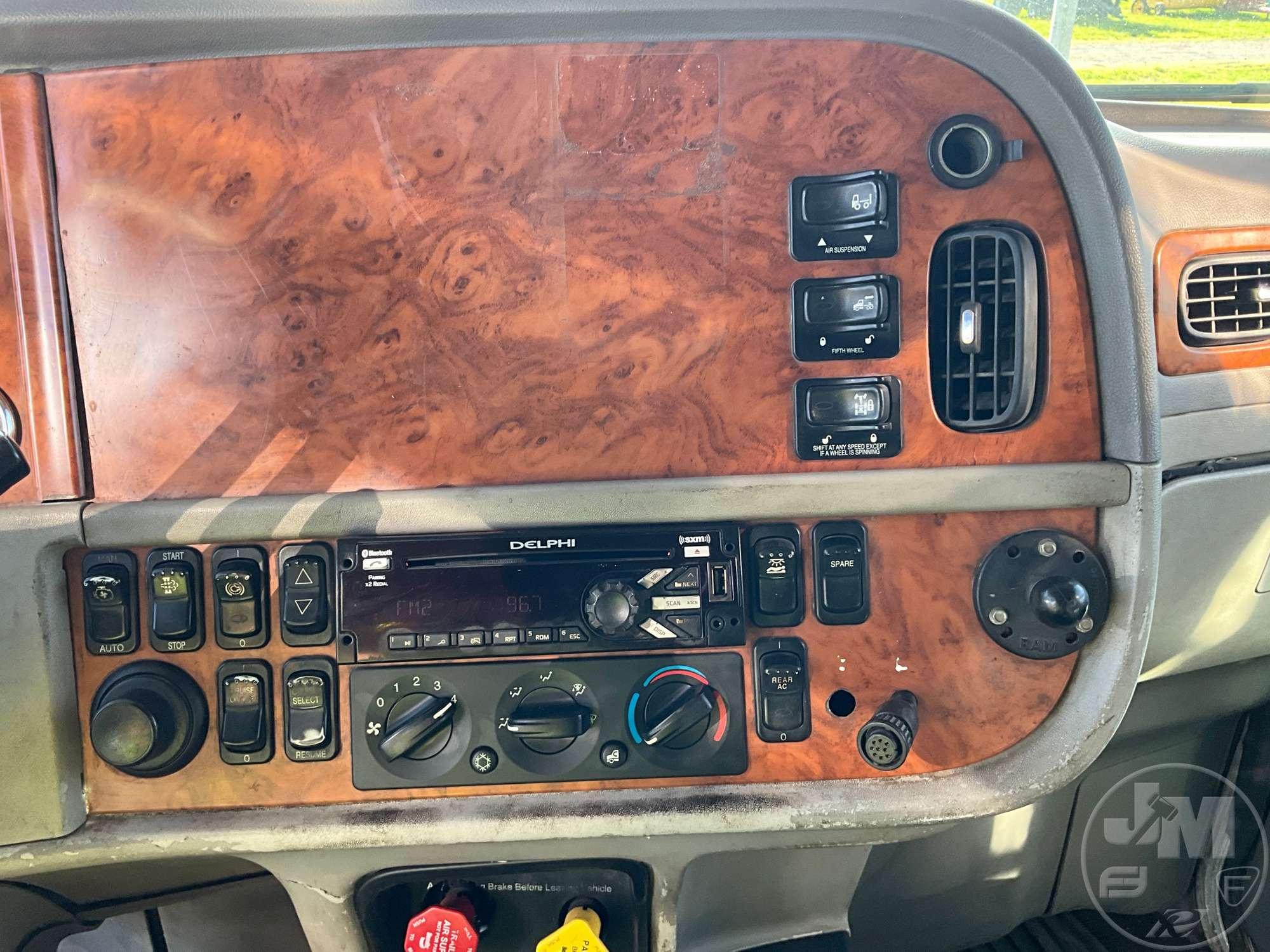 2008 PETERBILT 386 TANDEM AXLE TRUCK TRACTOR VIN: 1XPHDB9X78D762165