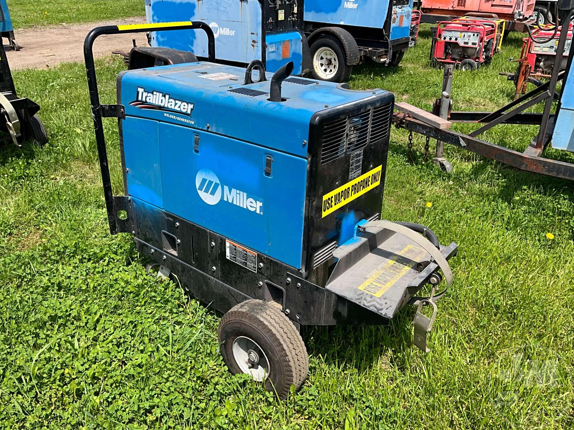 MILLER TRAILBLAZER 325 EFI WELDER/GENERATOR 325 AMP PORTABLE WELDER SN: MJ040907R