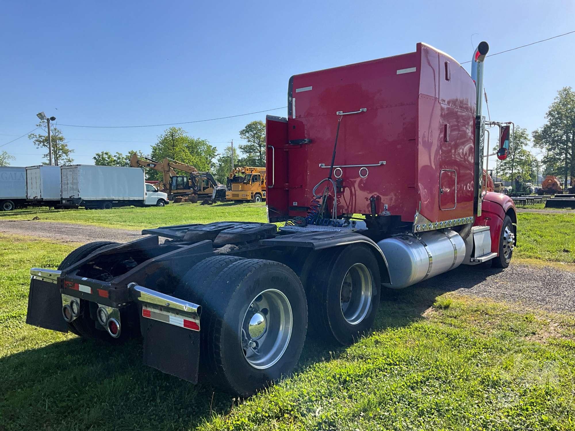 2008 PETERBILT 386 TANDEM AXLE TRUCK TRACTOR VIN: 1XPHDB9X78D762165