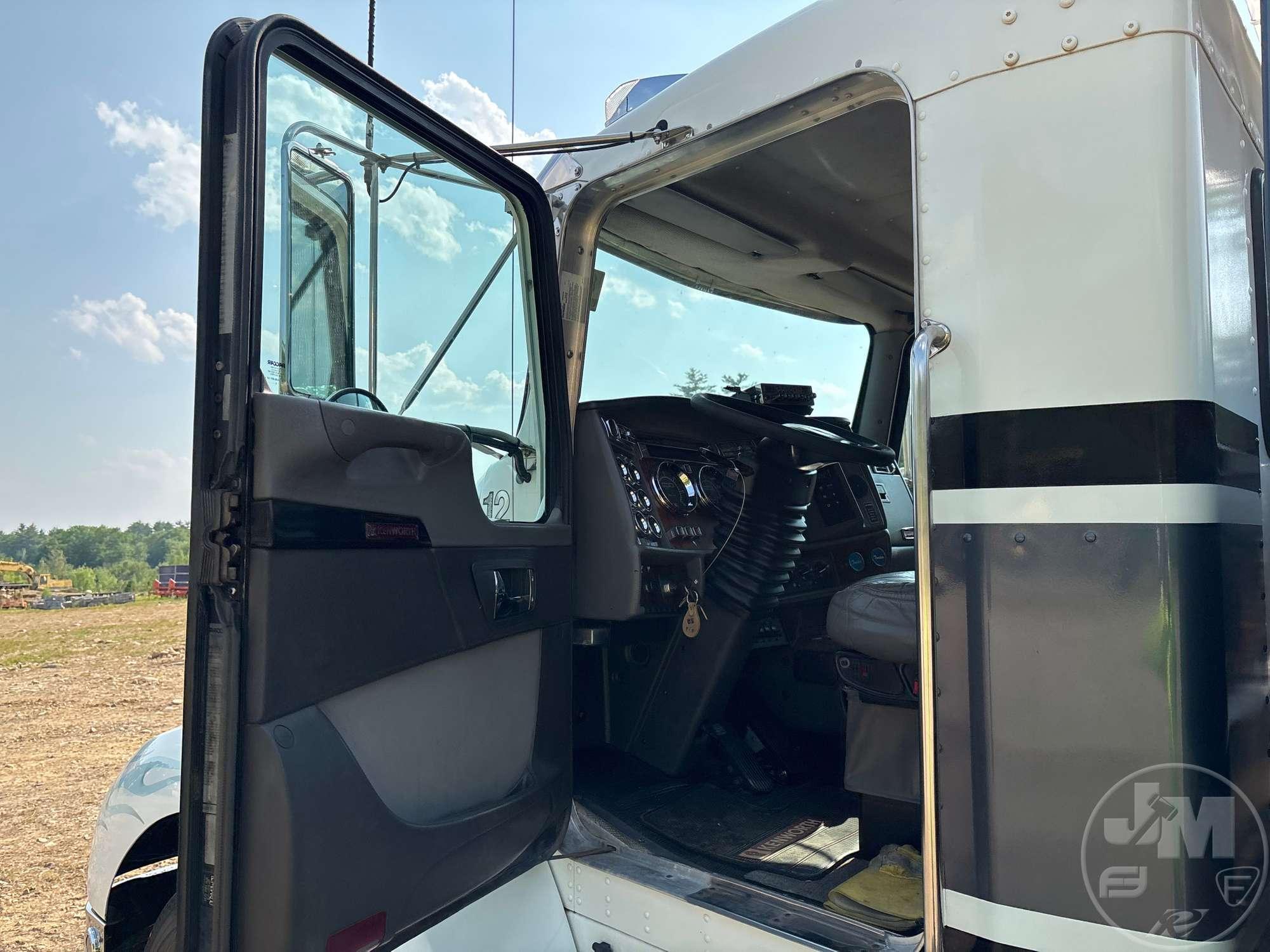2007 KENWORTH T300 TANDEM AXLE ROLLBACK TRUCK VIN: 2NKMLD9XX7M208933