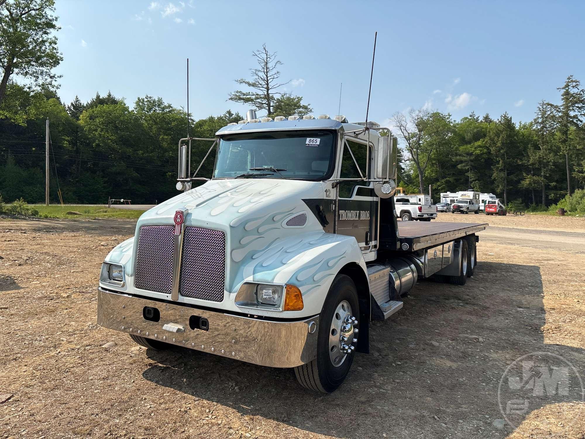 2007 KENWORTH T300 TANDEM AXLE ROLLBACK TRUCK VIN: 2NKMLD9XX7M208933