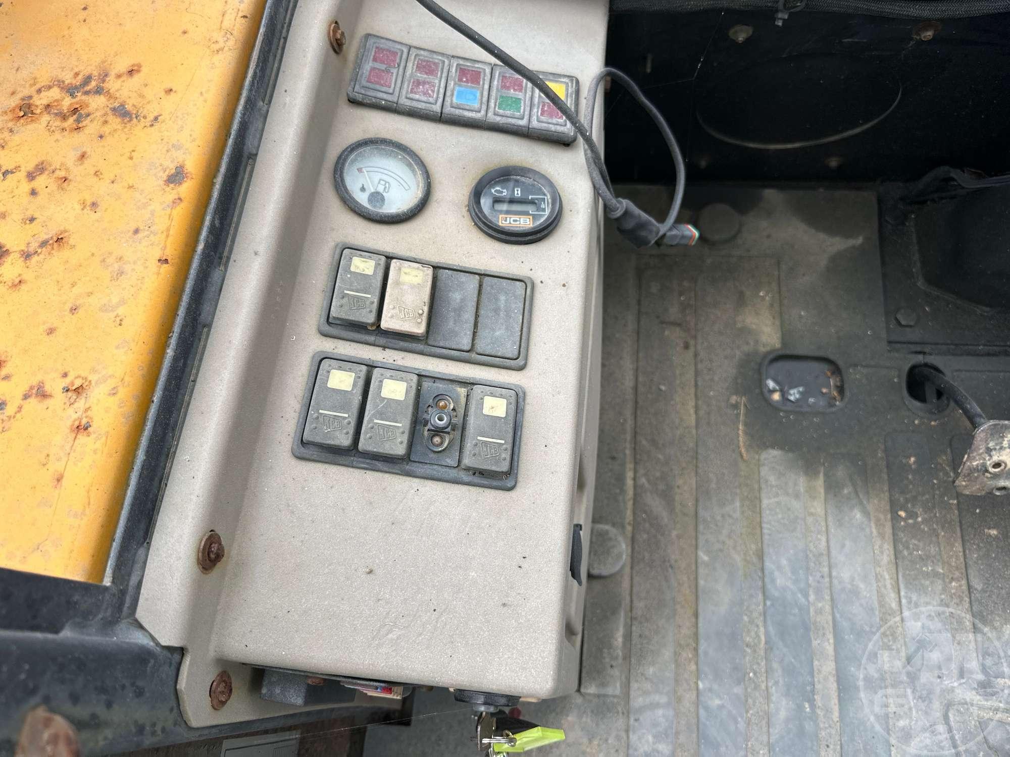 2012 JCB 940 8000 LB 4X4 ROUGH TERRAIN FORKLIFT SN: JCB94004E01483708