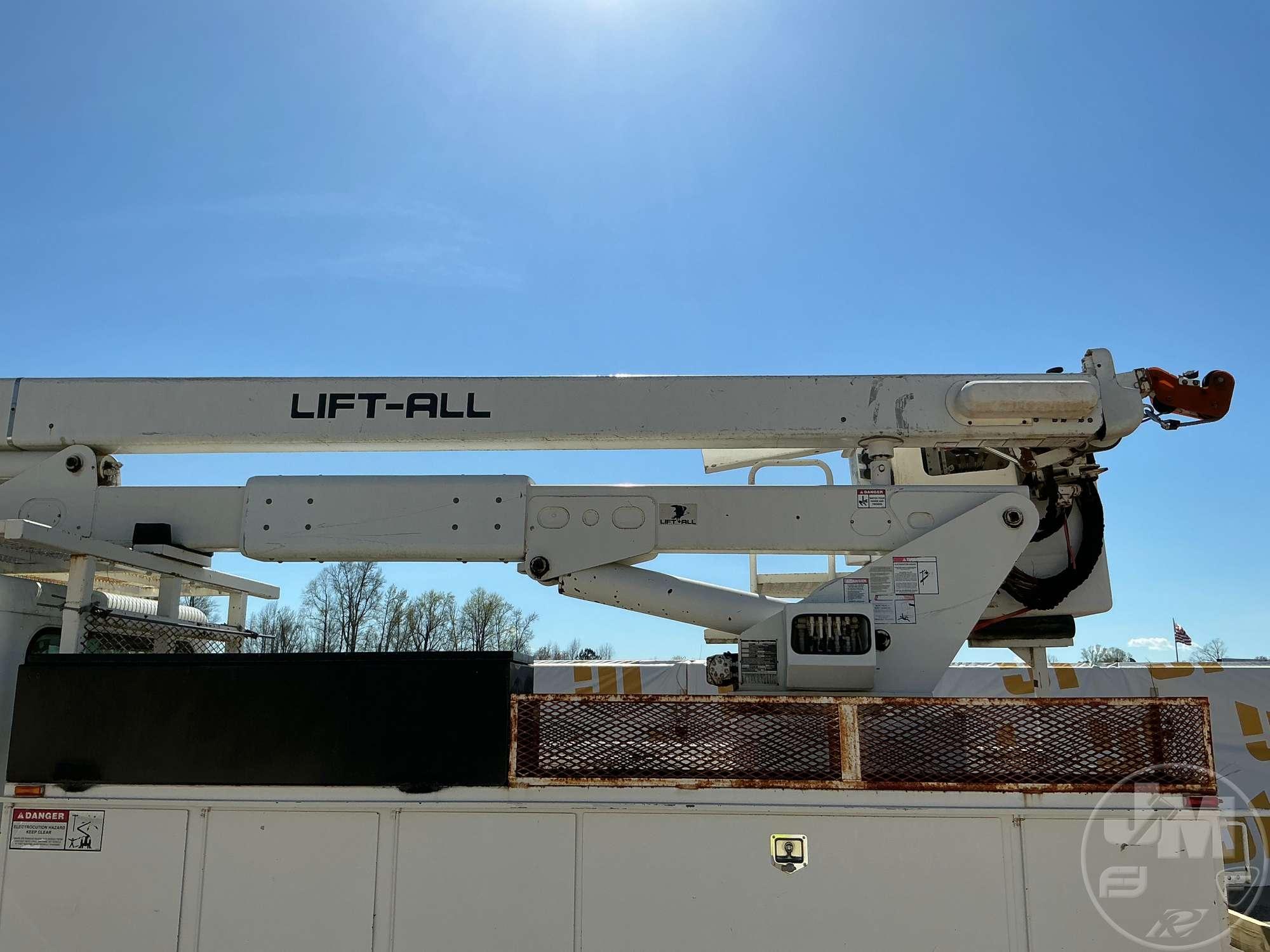 2007 PETERBILT BUCKET TRUCK LIFT-ALL L0M10-55-2MS VIN: 2NPLHZ7X97M687708