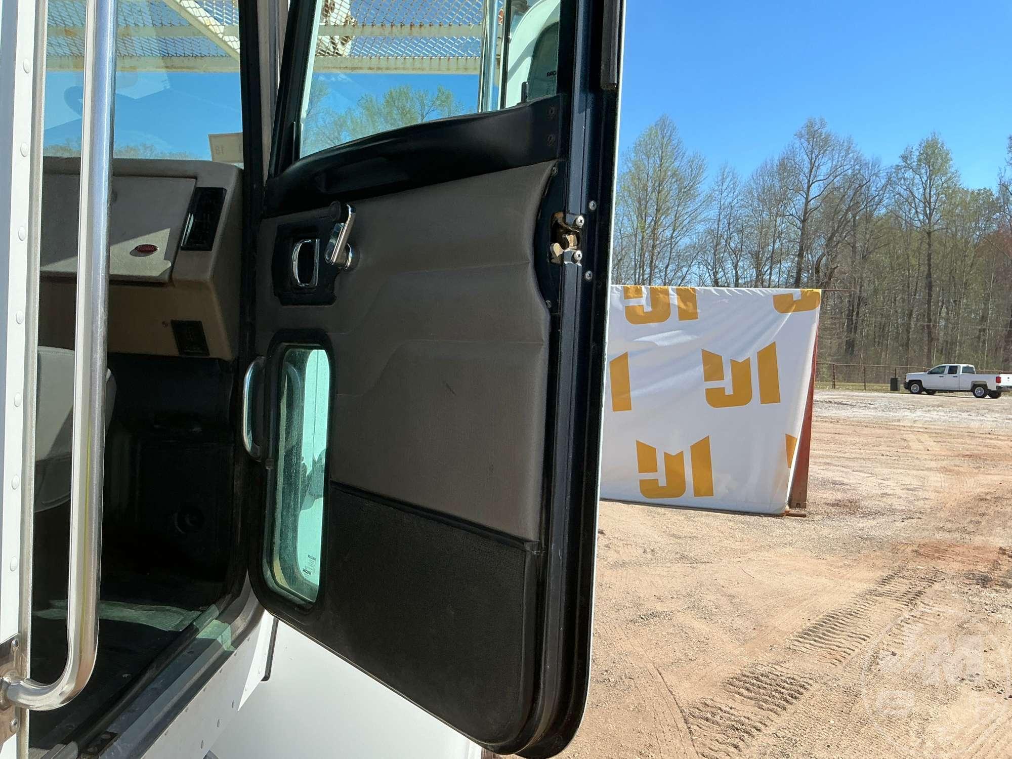 2007 PETERBILT BUCKET TRUCK LIFT-ALL L0M10-55-2MS VIN: 2NPLHZ7X97M687708