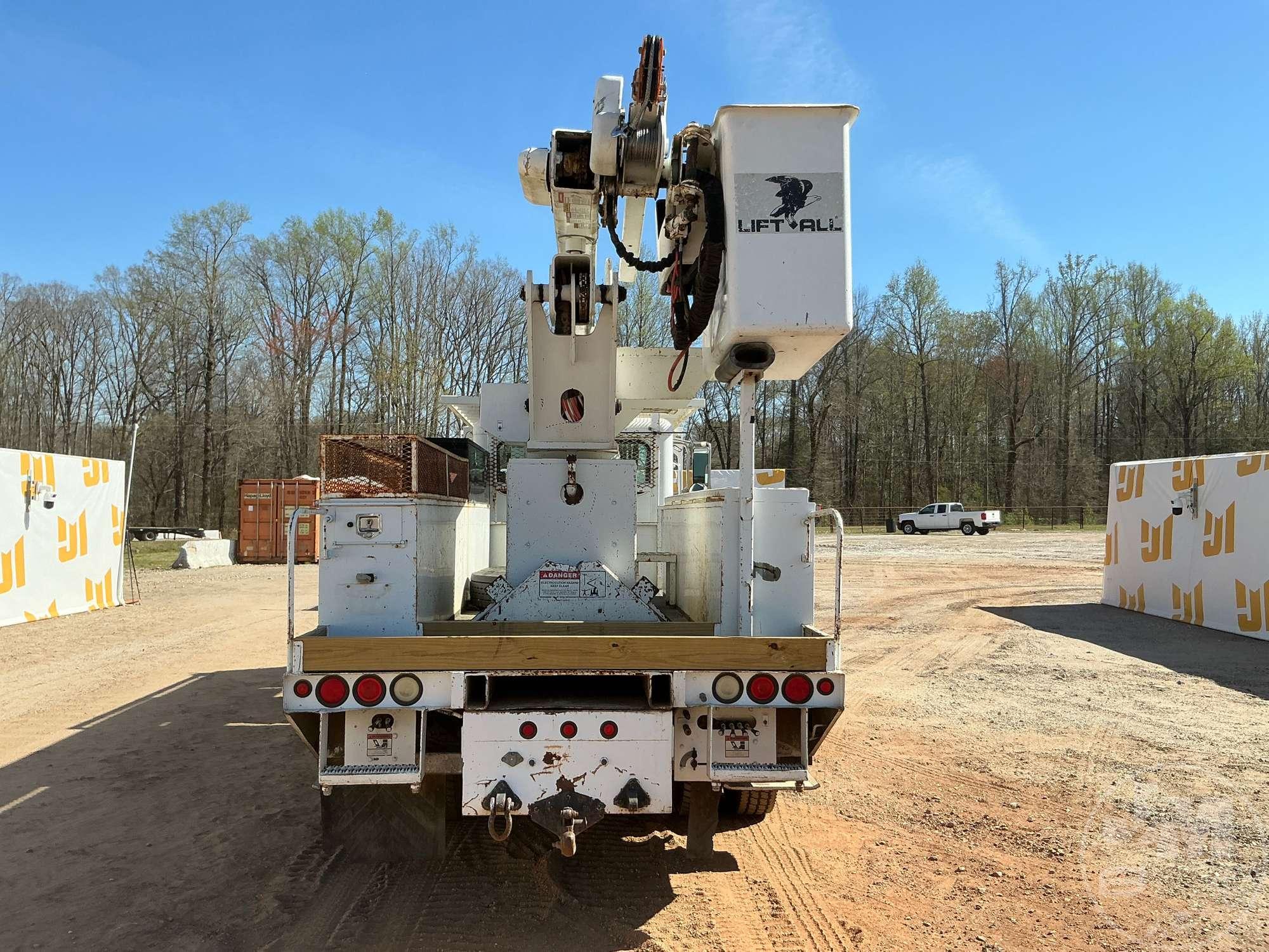 2007 PETERBILT BUCKET TRUCK LIFT-ALL L0M10-55-2MS VIN: 2NPLHZ7X97M687708