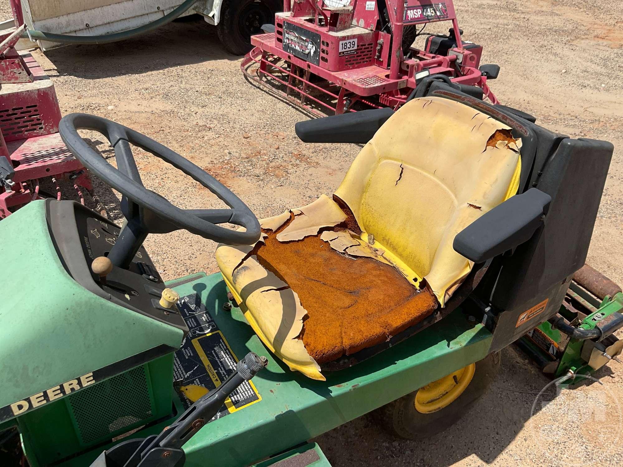 JOHN DEERE 2653 SN: M02653B070017 TRIM AND SURROUNDS MOWER