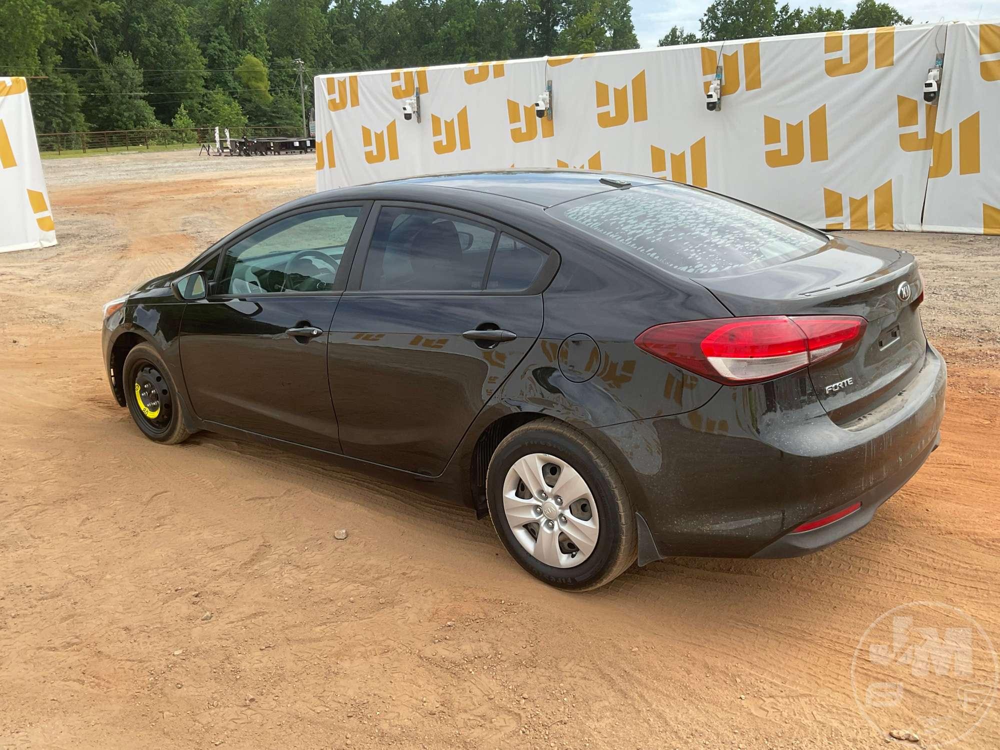 2017 KIA FORTE VIN: 3KPFK4A76HE015368