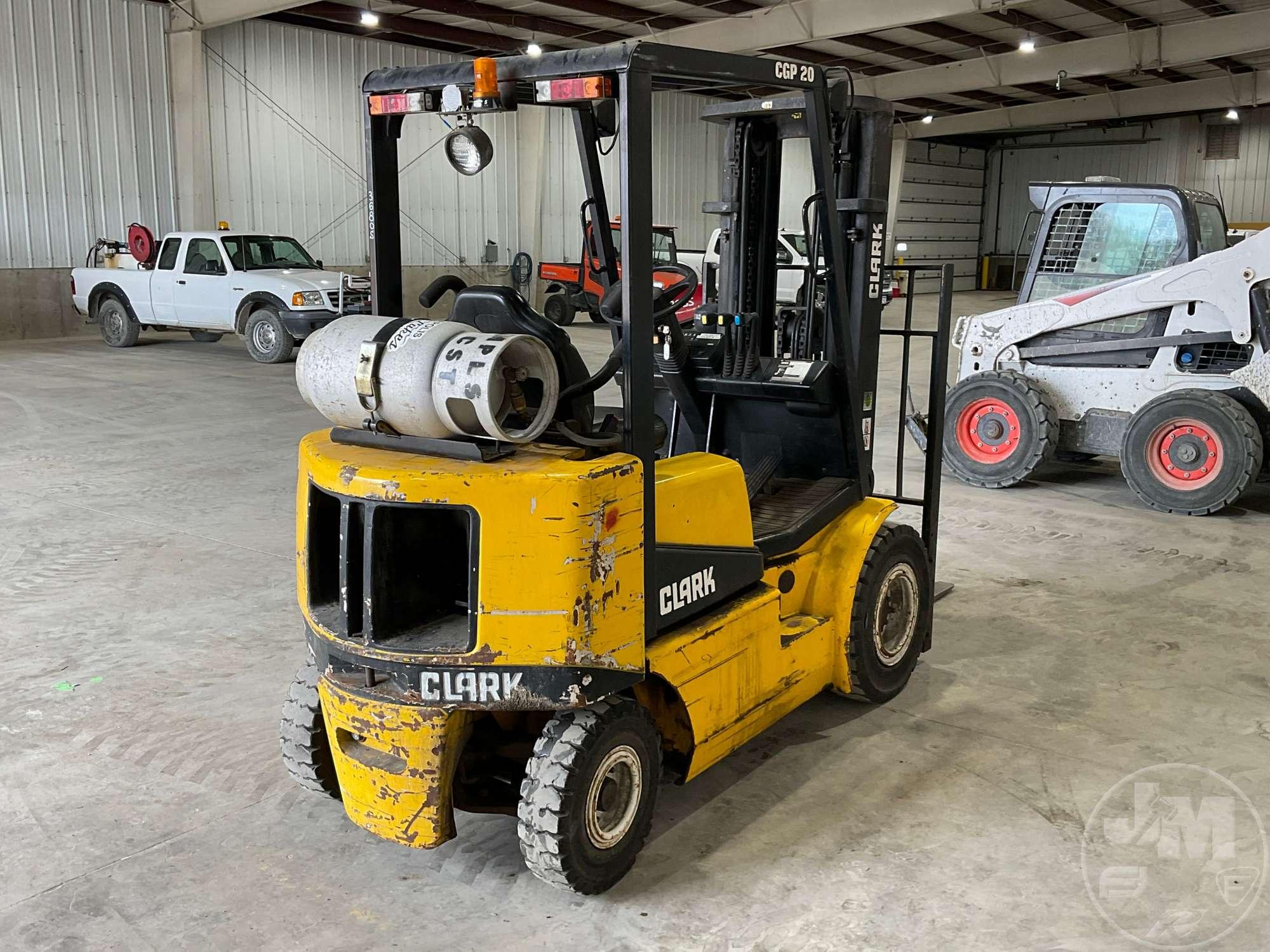 CLARK CGP20 CUSHION TIRE FORKLIFT SN: P365L-0722-9527FB