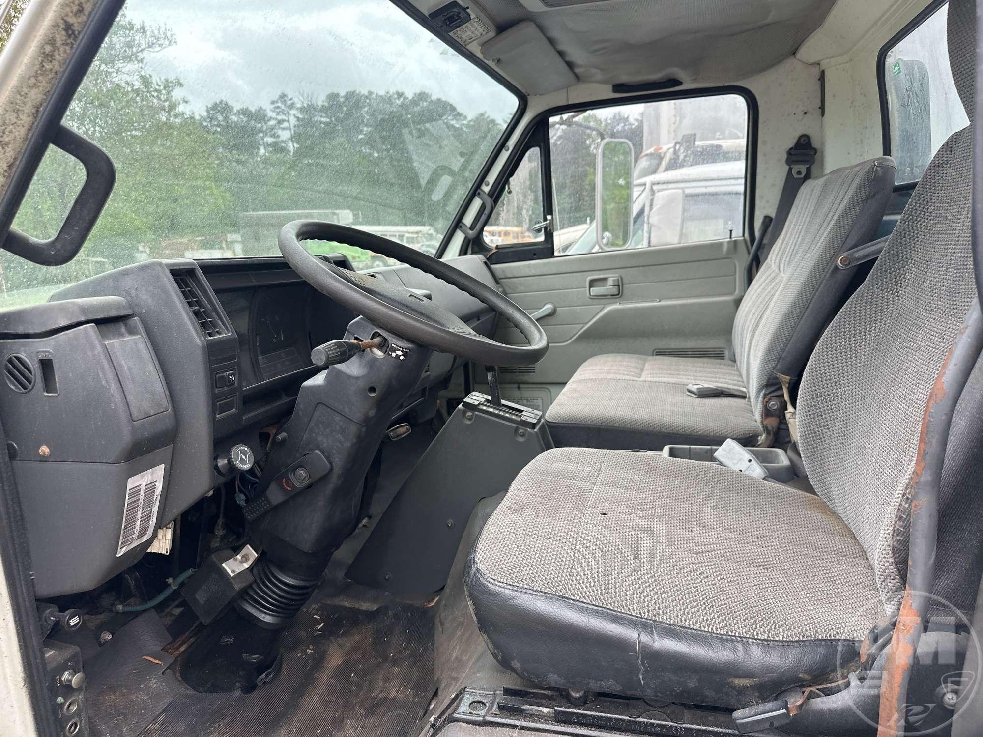 1993 ISUZU NRR S/A VAN/REEFER TRUCK VIN: JALE5B1U2P3000674