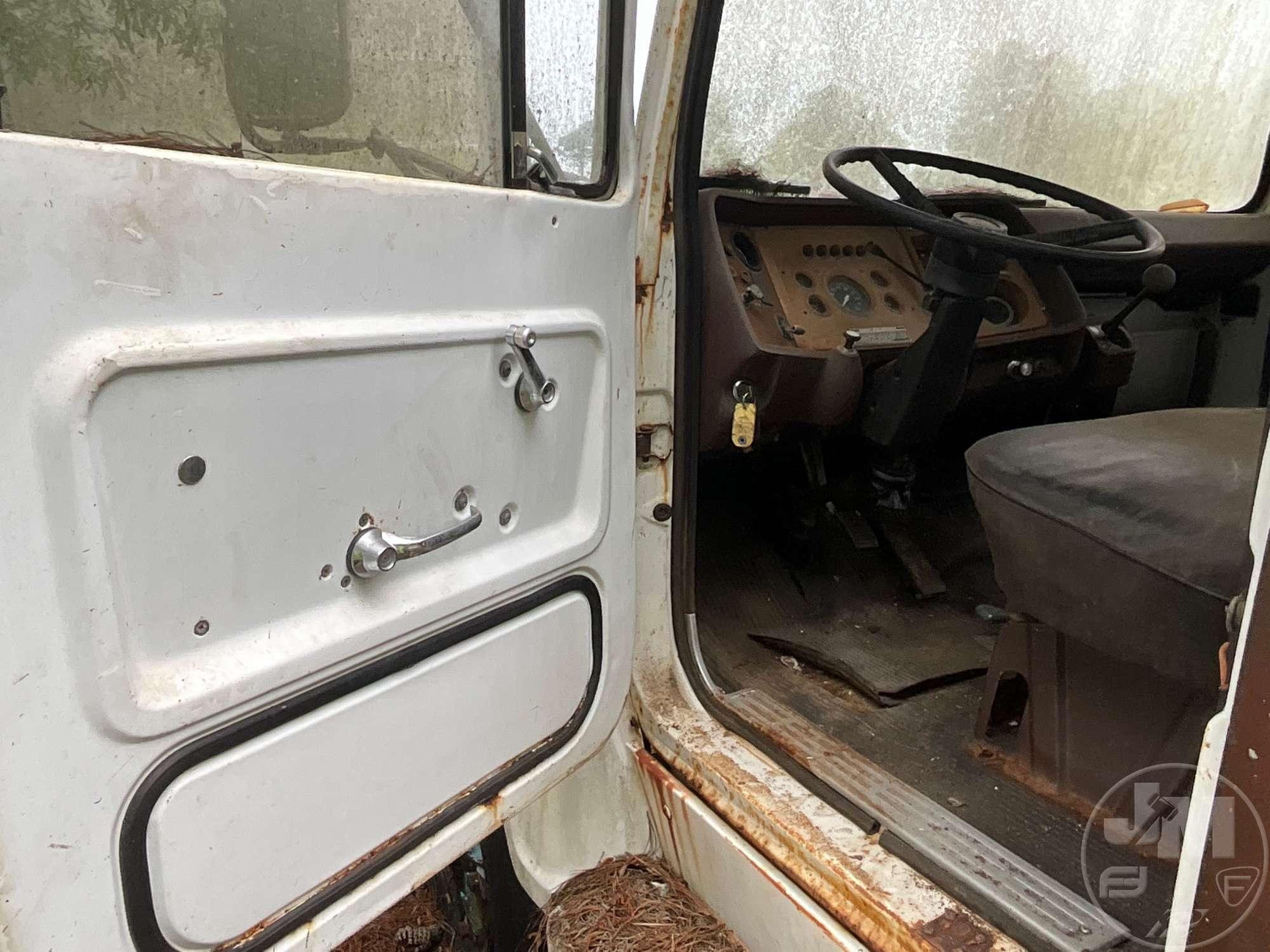 1976 FORD S CAB & CHASSIS VIN: N76EVB63901