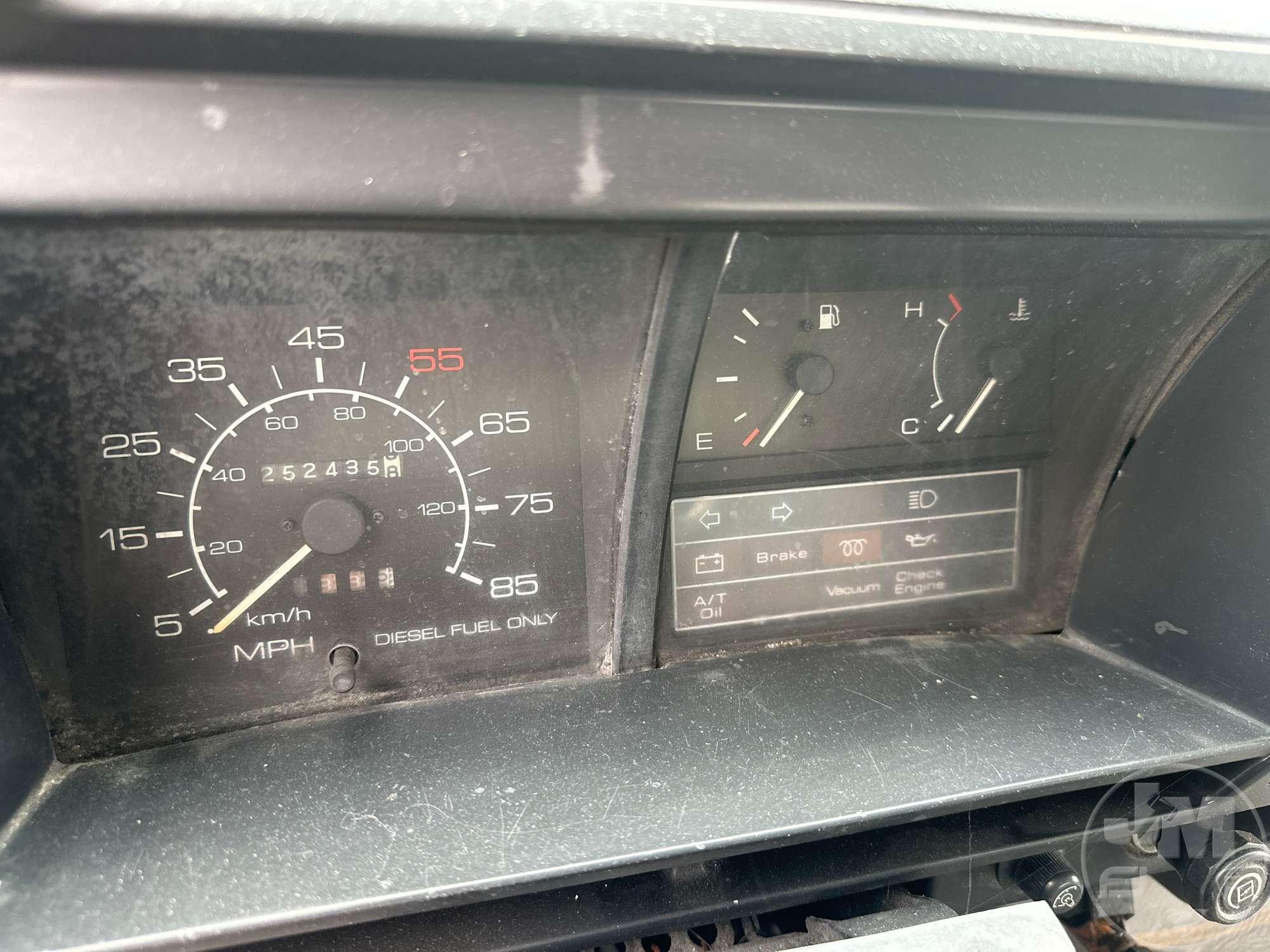 1993 ISUZU NRR S/A VAN/REEFER TRUCK VIN: JALE5B1U2P3000674