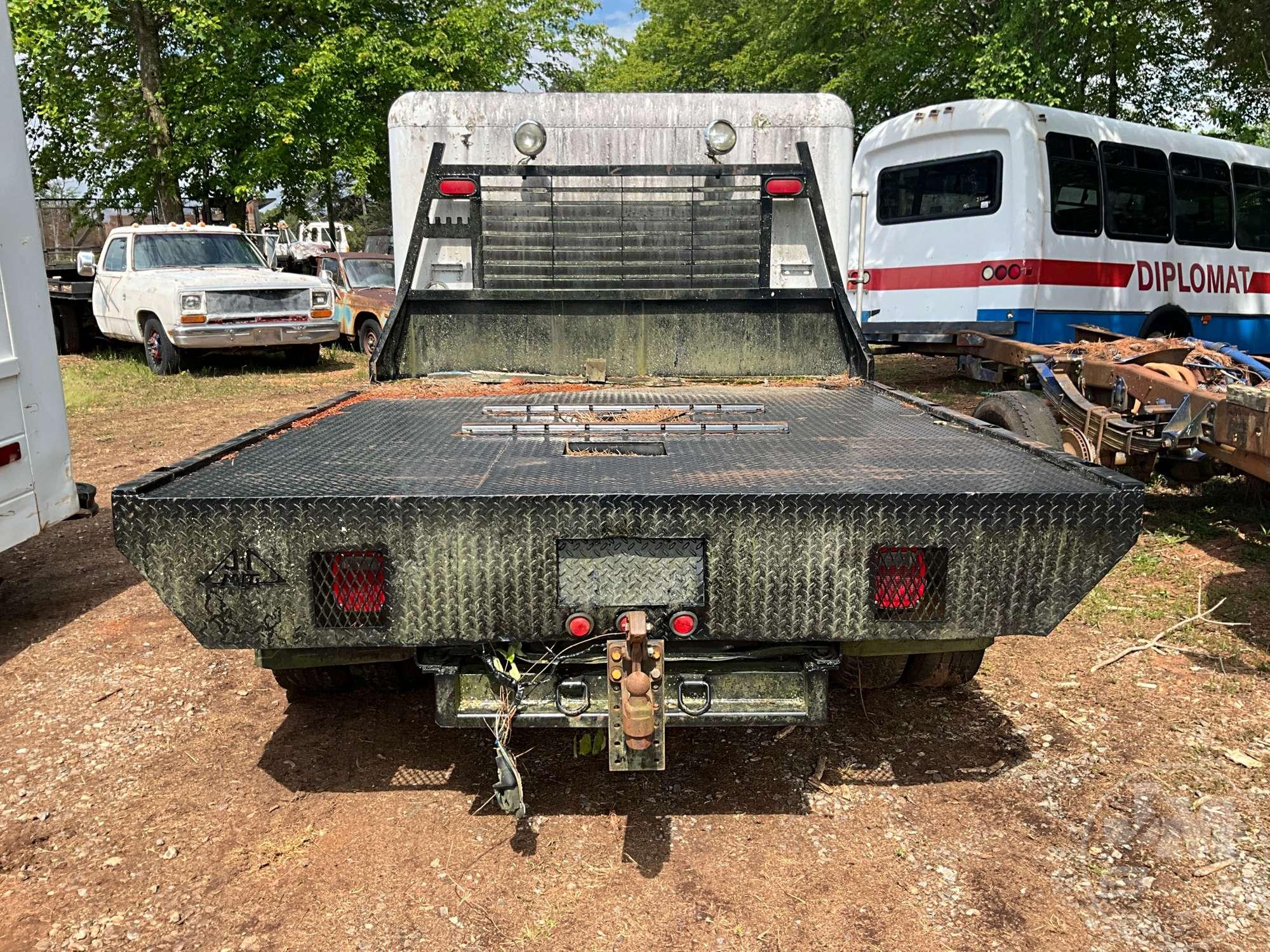2001 FORD E-450 SINGLE AXLE FLATBED TRUCK VIN: 1FDXE45F91HB24142
