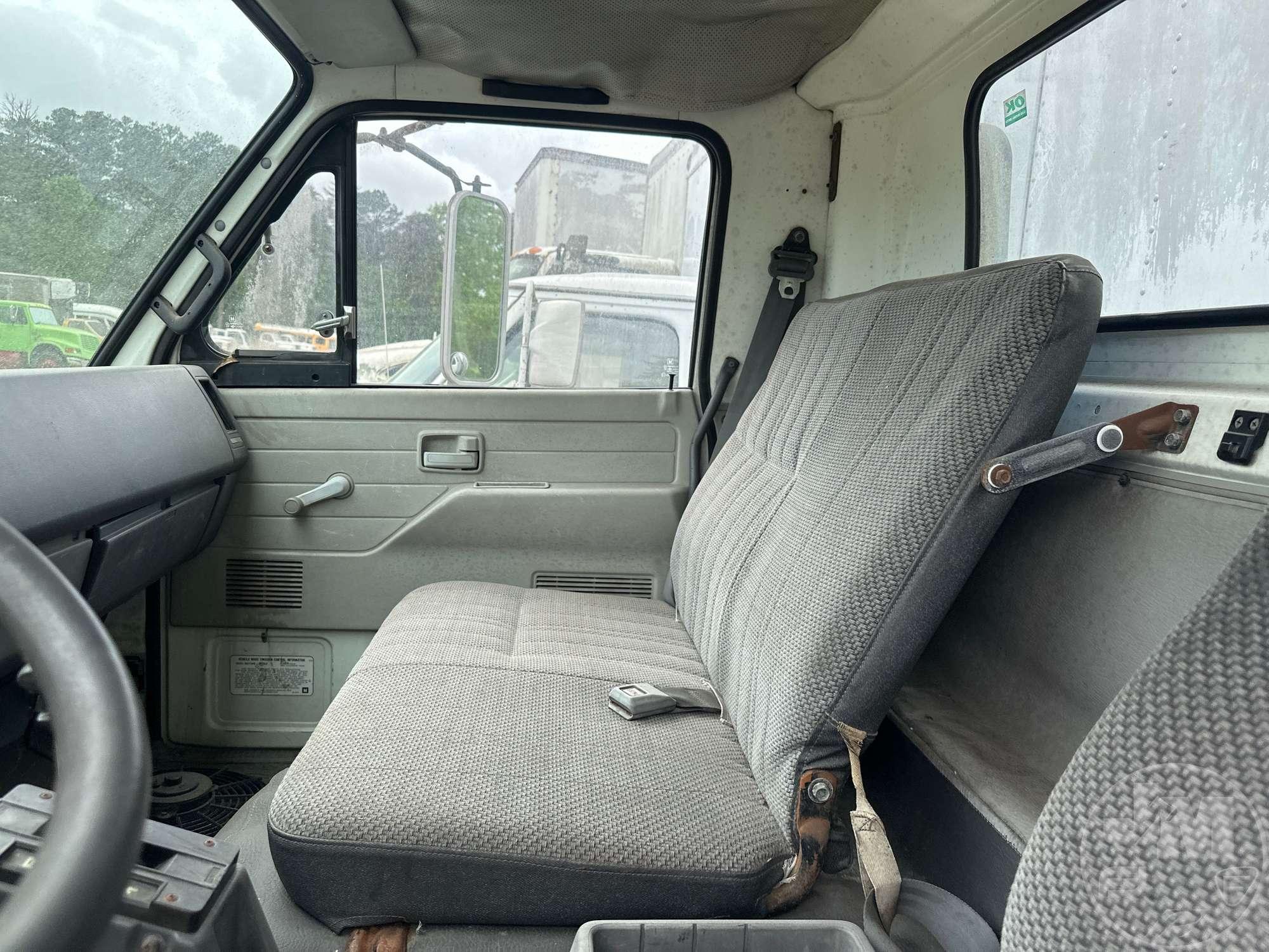 1993 ISUZU NRR S/A VAN/REEFER TRUCK VIN: JALE5B1U2P3000674