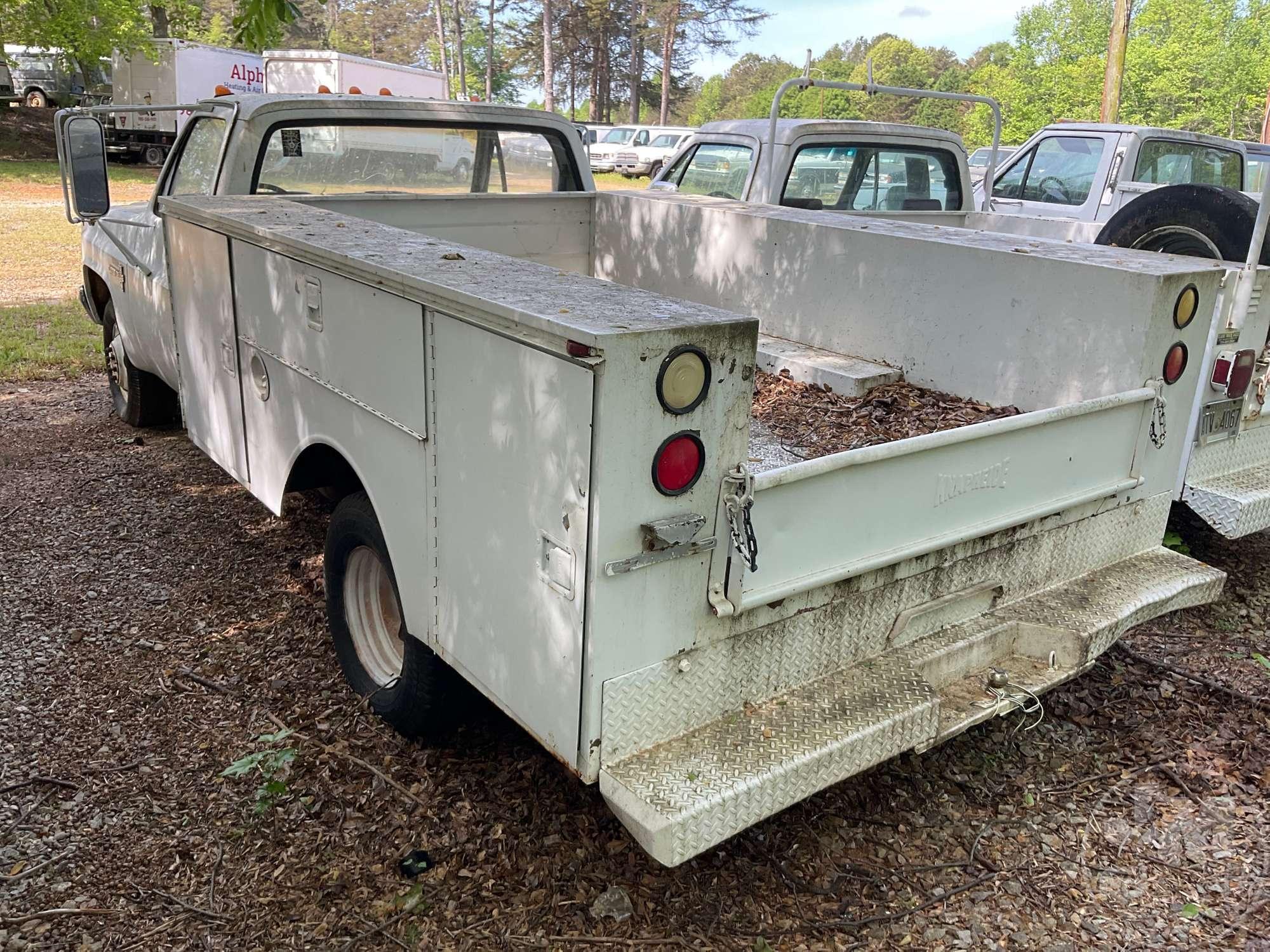 1985 CHEVROLET C/K PICKUP S/A UTILITY TRUCK VIN: 1GBJC34M3FS162121