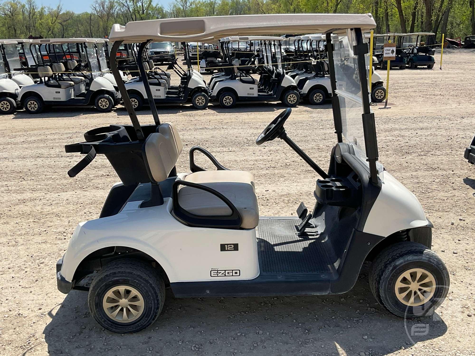 2018 EZ GO RXV GOLF CART 5470437