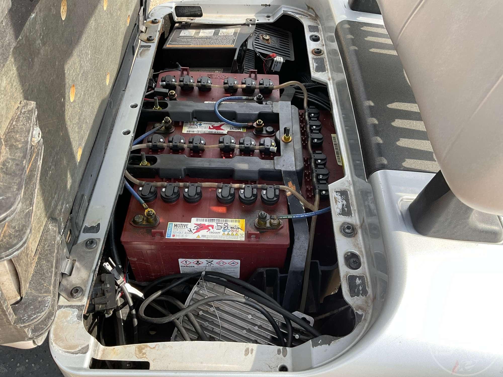 2021 EZ GO RXV GOLF CART 5613073